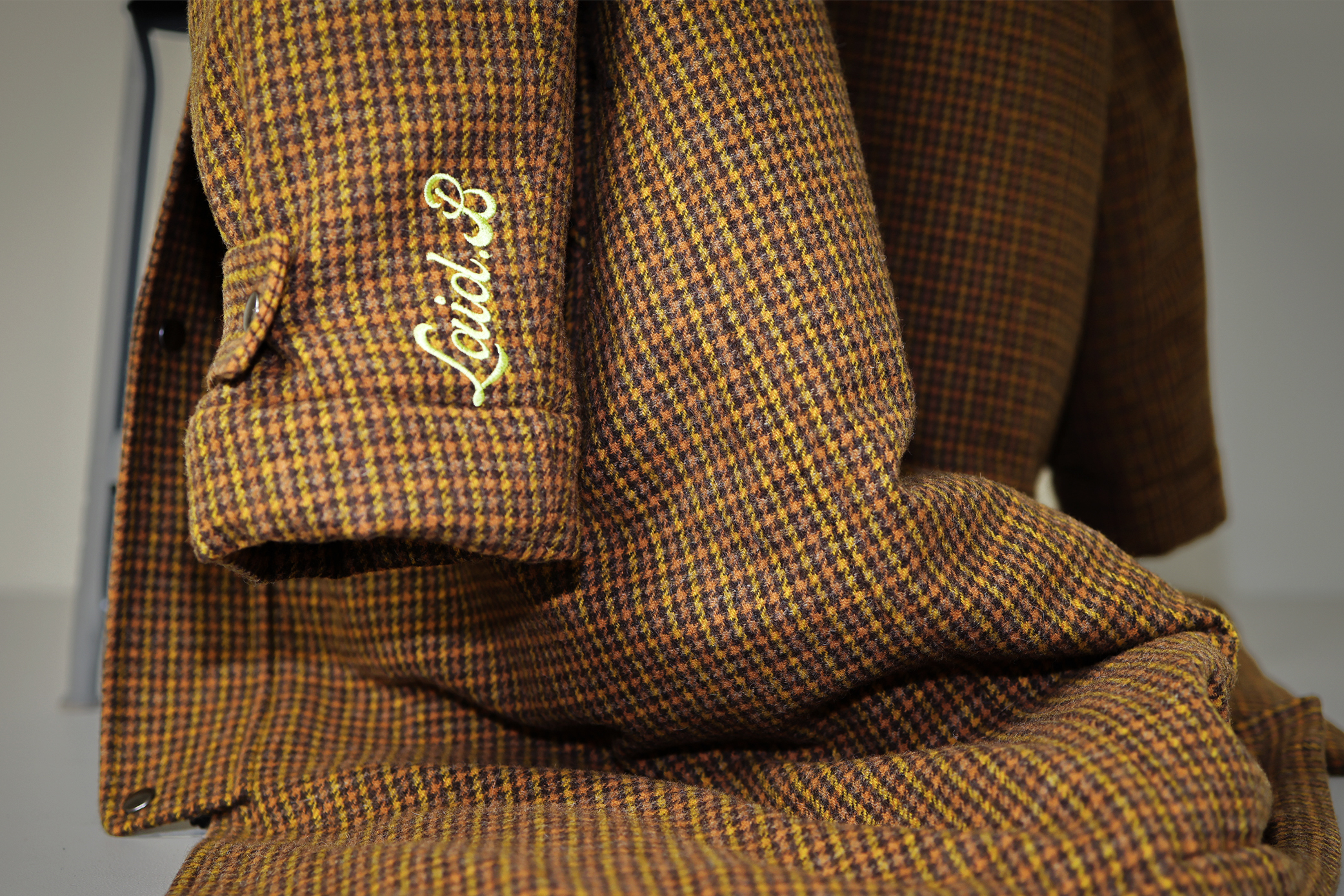 ベンチコートと紅葉ニット