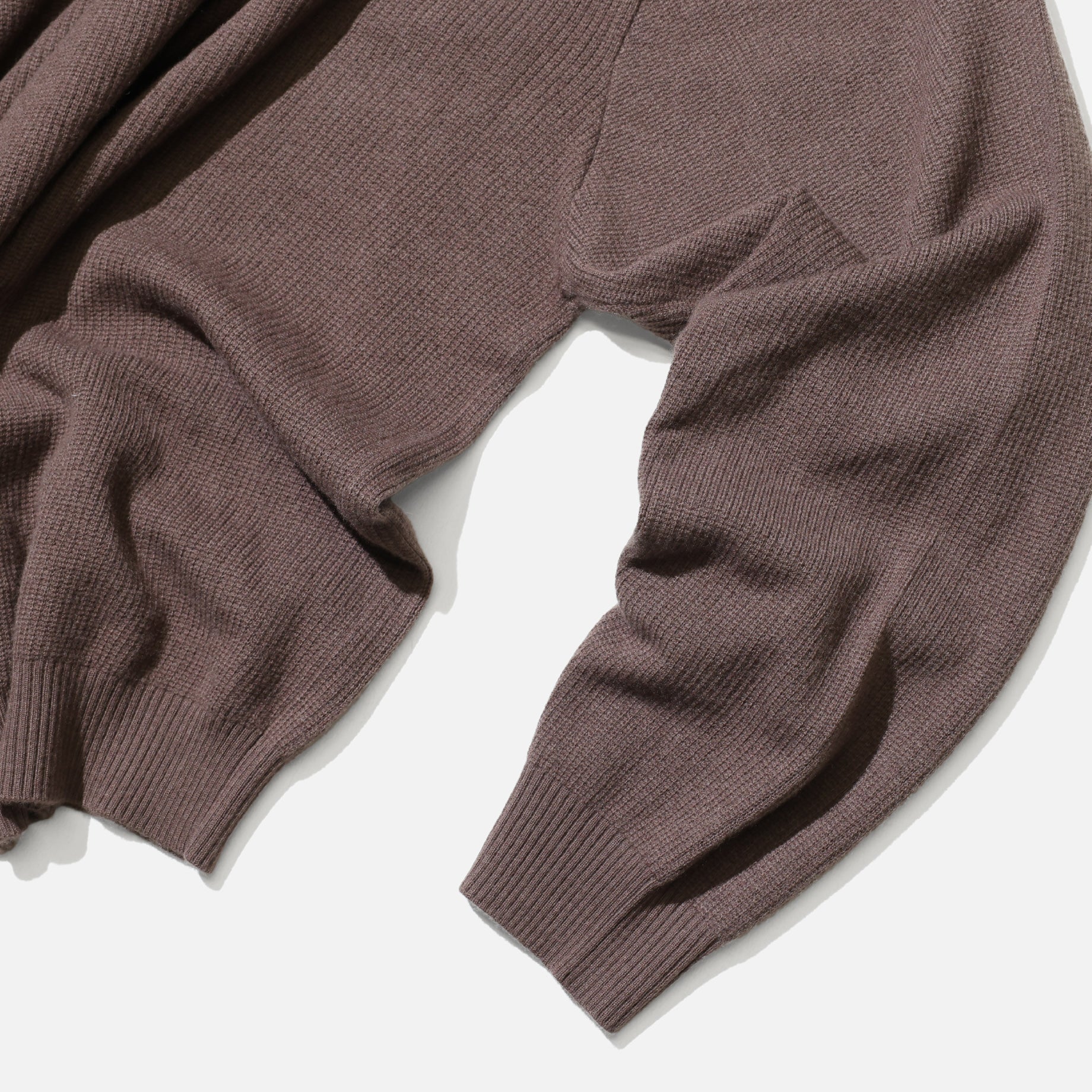 V NECK P/O (BROWN)