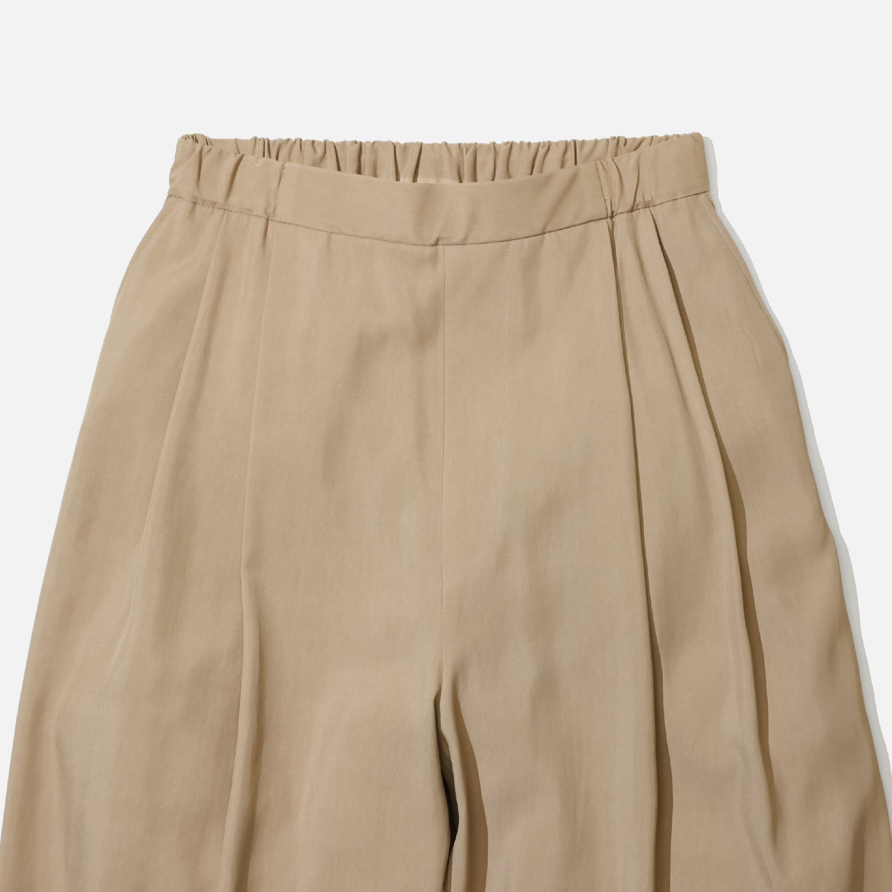 SILKY VISCOSE 2TUCK FLARE PANTS (BEIGE)