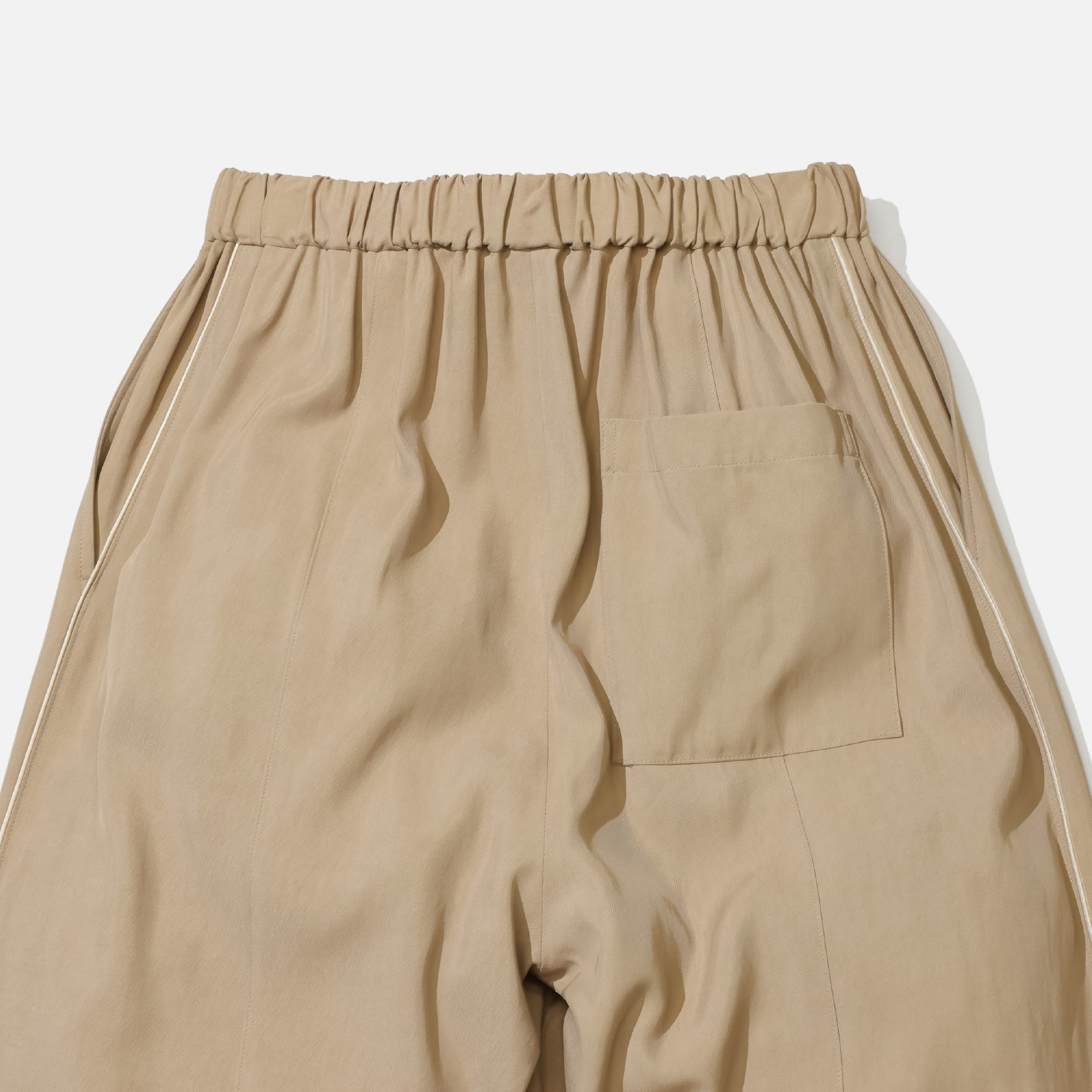 SILKY VISCOSE 2TUCK FLARE PANTS (BEIGE)