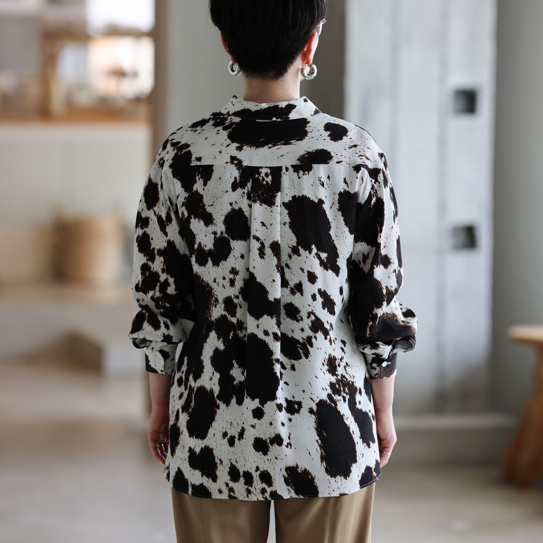 LAYER PATTERN PRINTED SHIRTS (FOG WHITE)