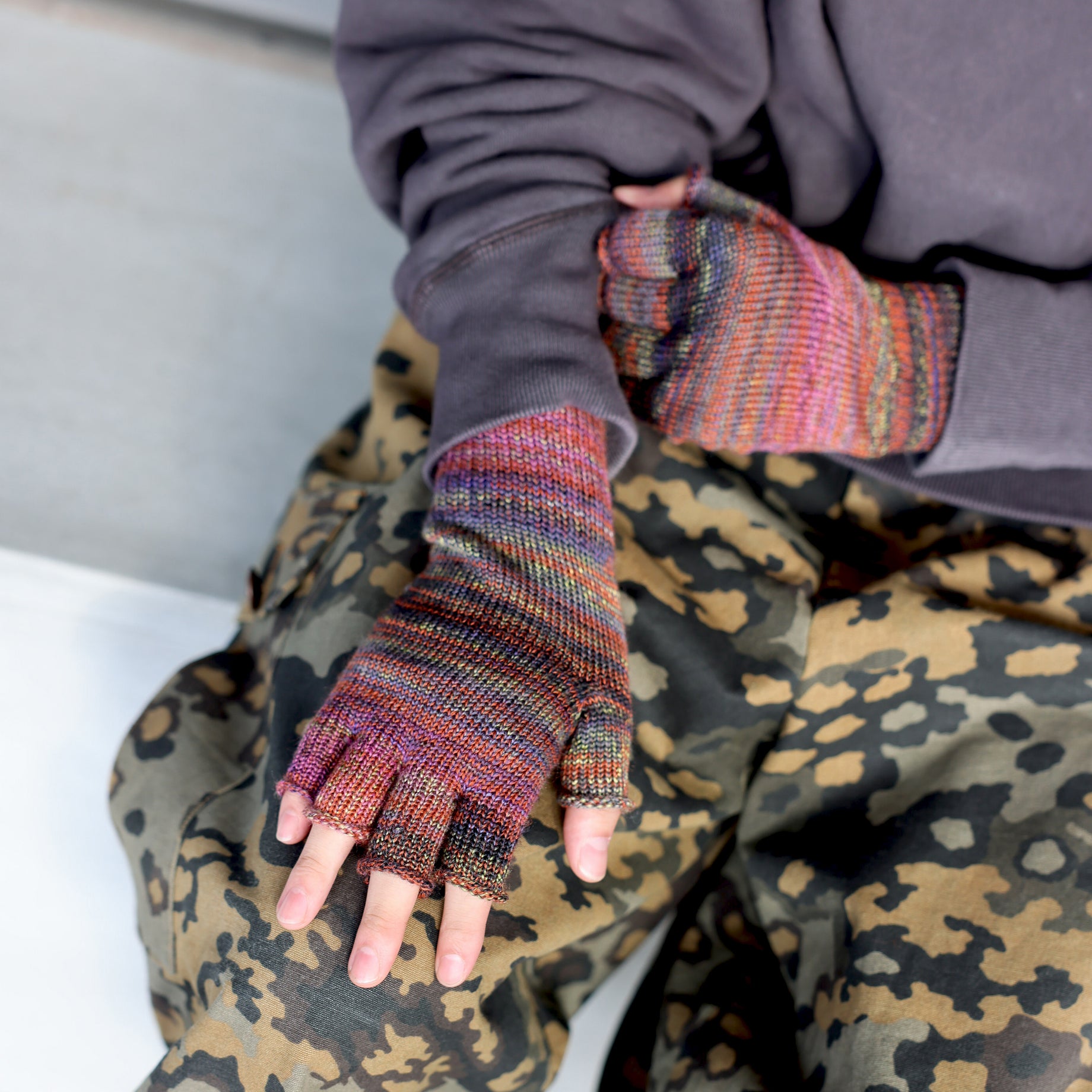 MULTI COLOR GLOVE (BRICK)