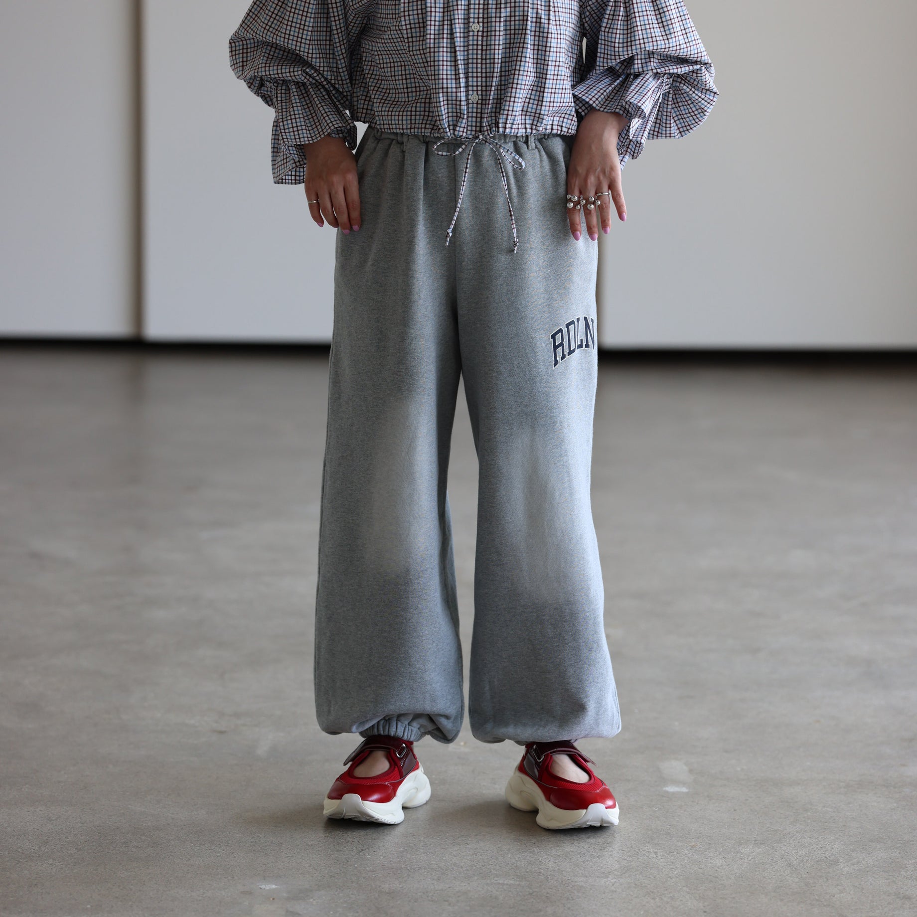 LOGOTYPE BALLOON PANTS (GREY)