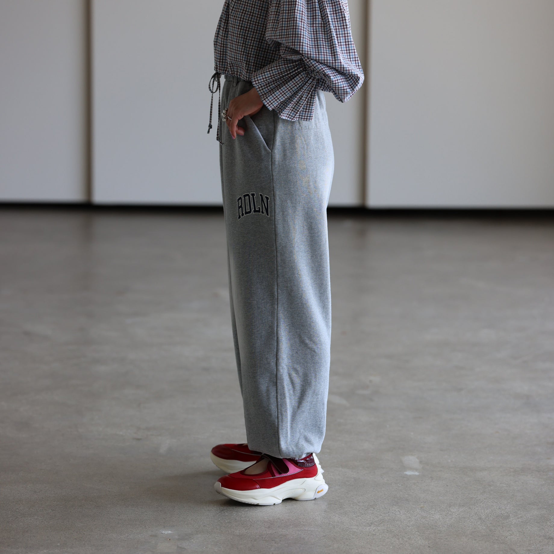 LOGOTYPE BALLOON PANTS (GREY)
