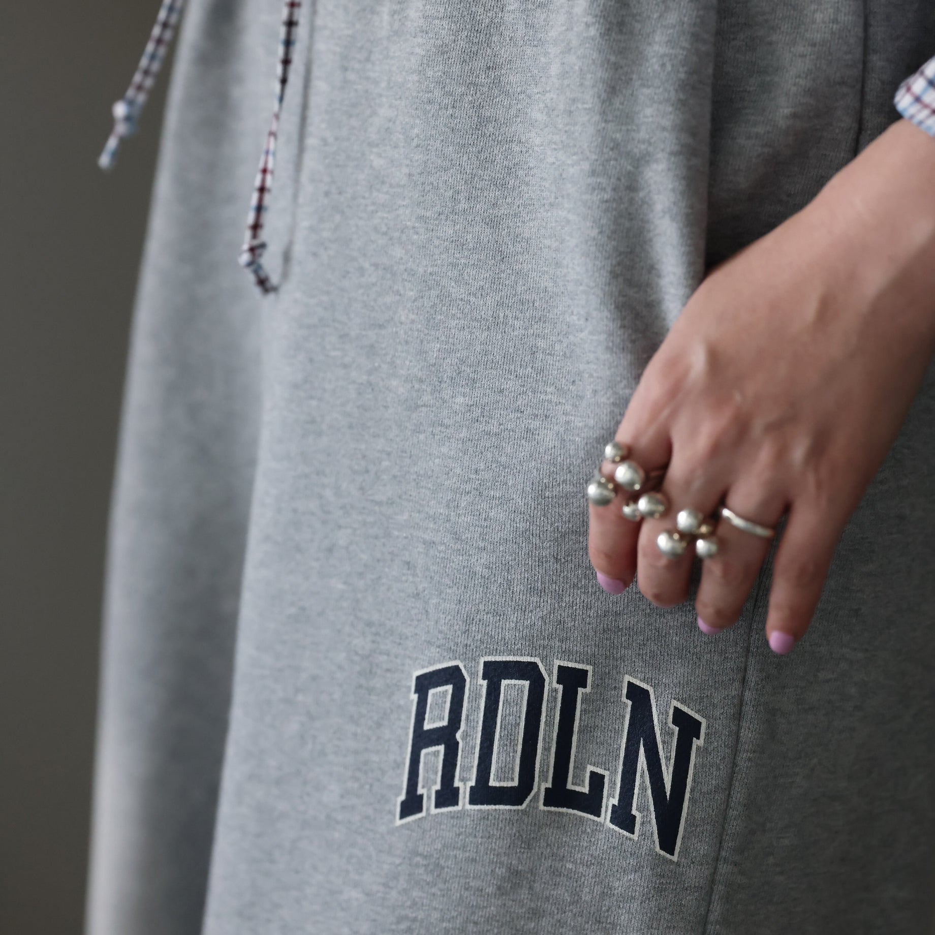 LOGOTYPE BALLOON PANTS (GREY)