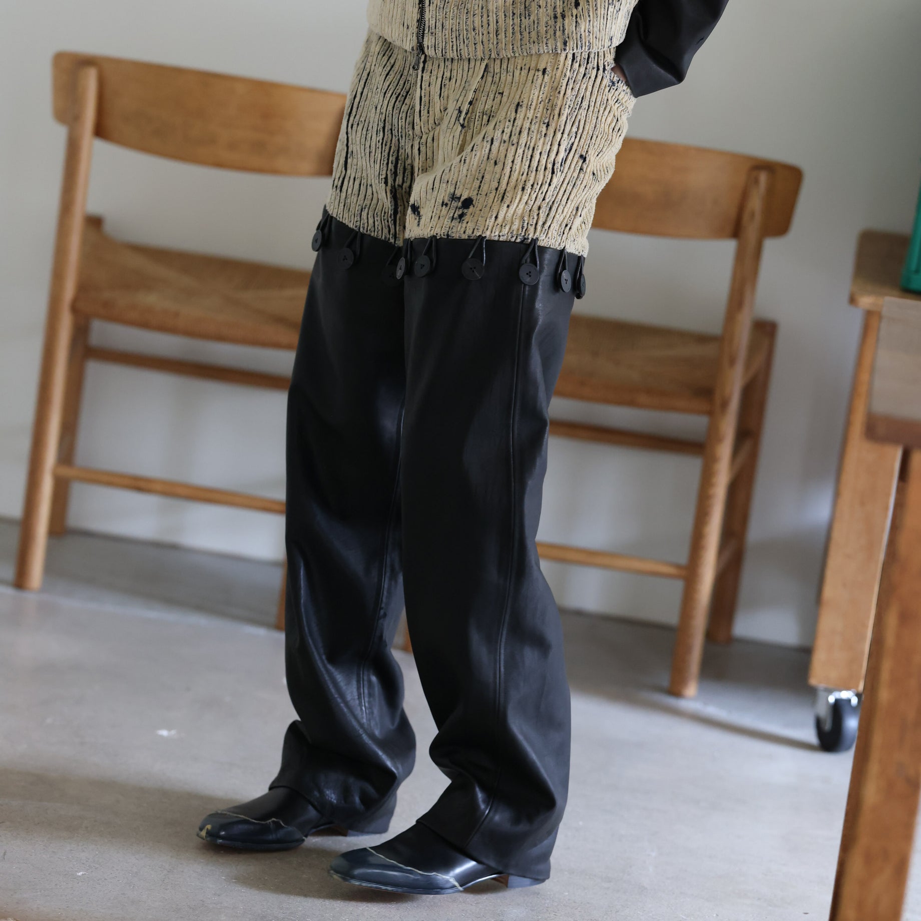 BUTTONED LEATHER PANTS (NAVY)