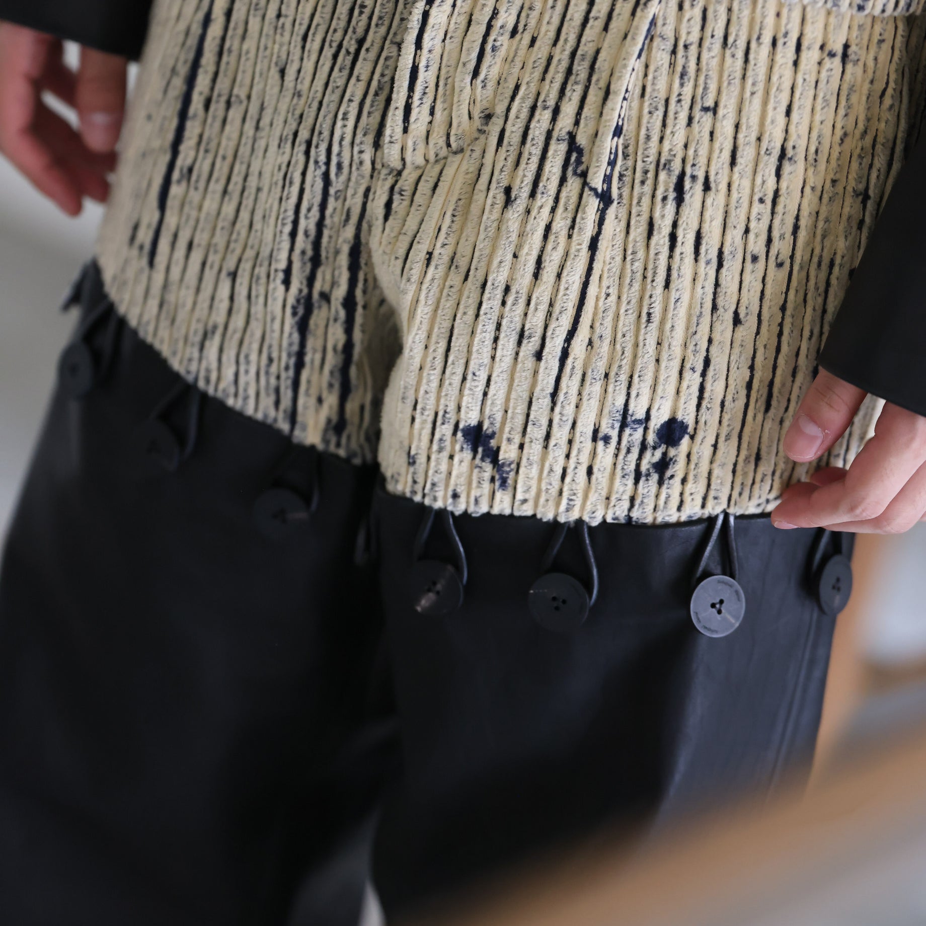 BUTTONED LEATHER PANTS (NAVY)
