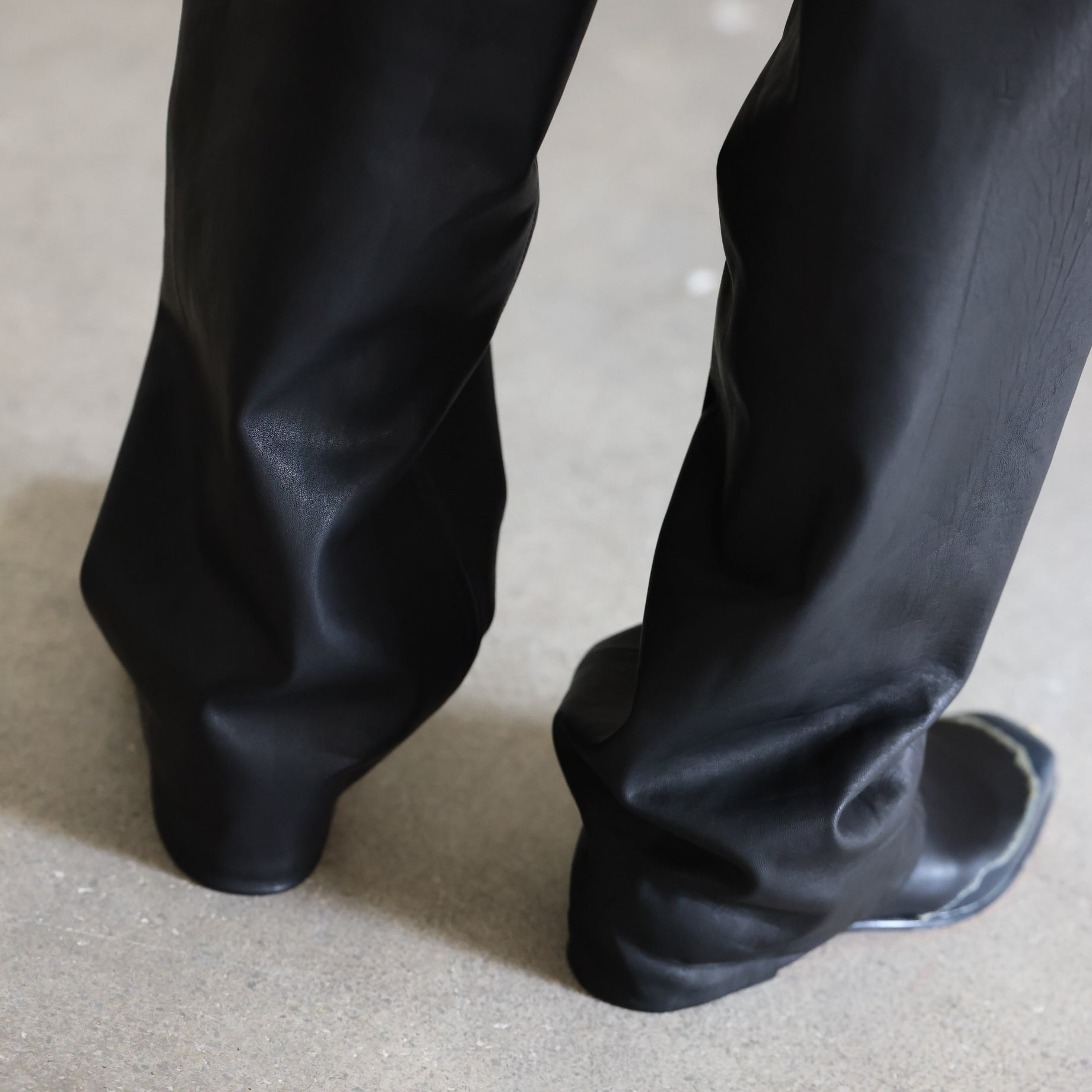 BUTTONED LEATHER PANTS (NAVY)