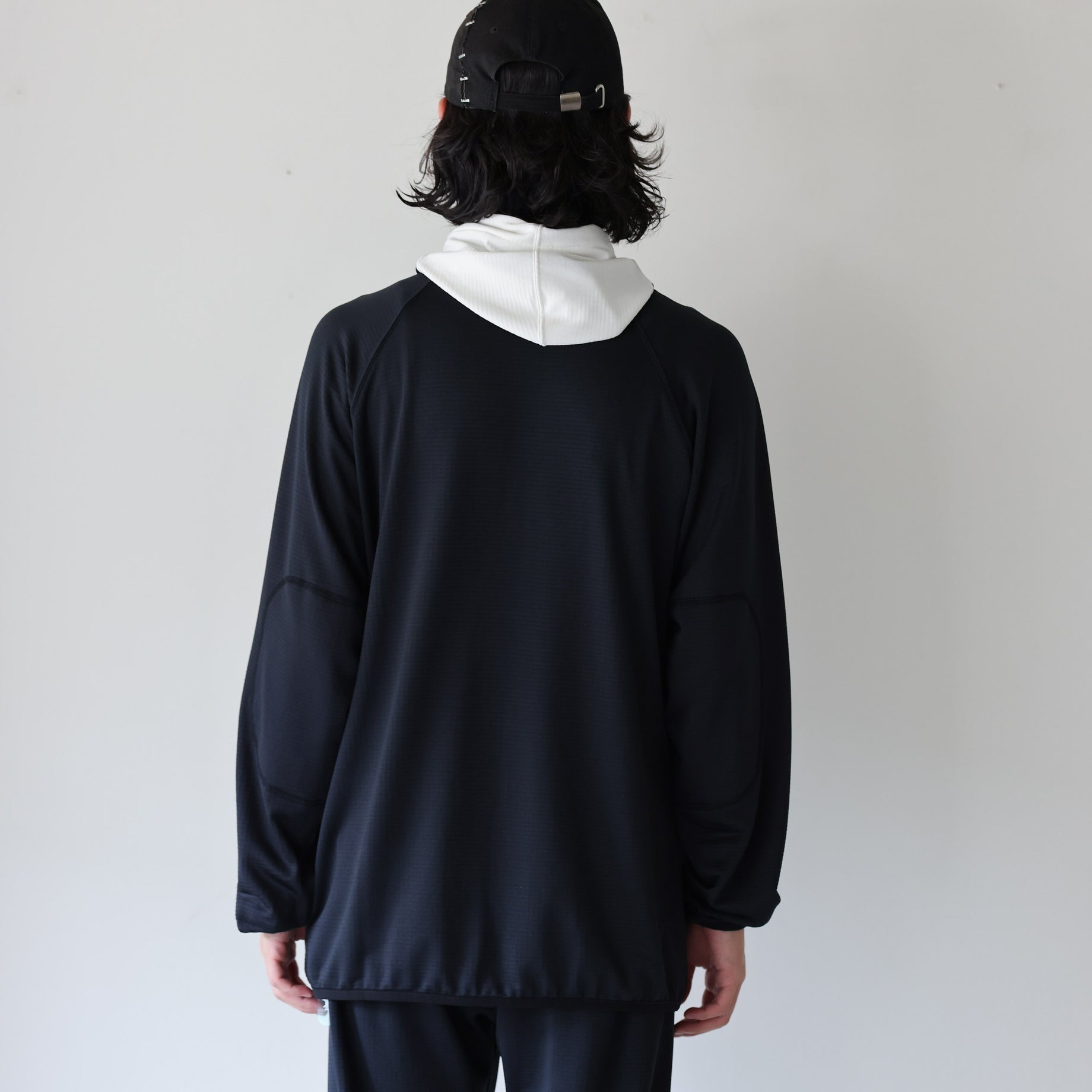 WHITE HEAD(BLACK)