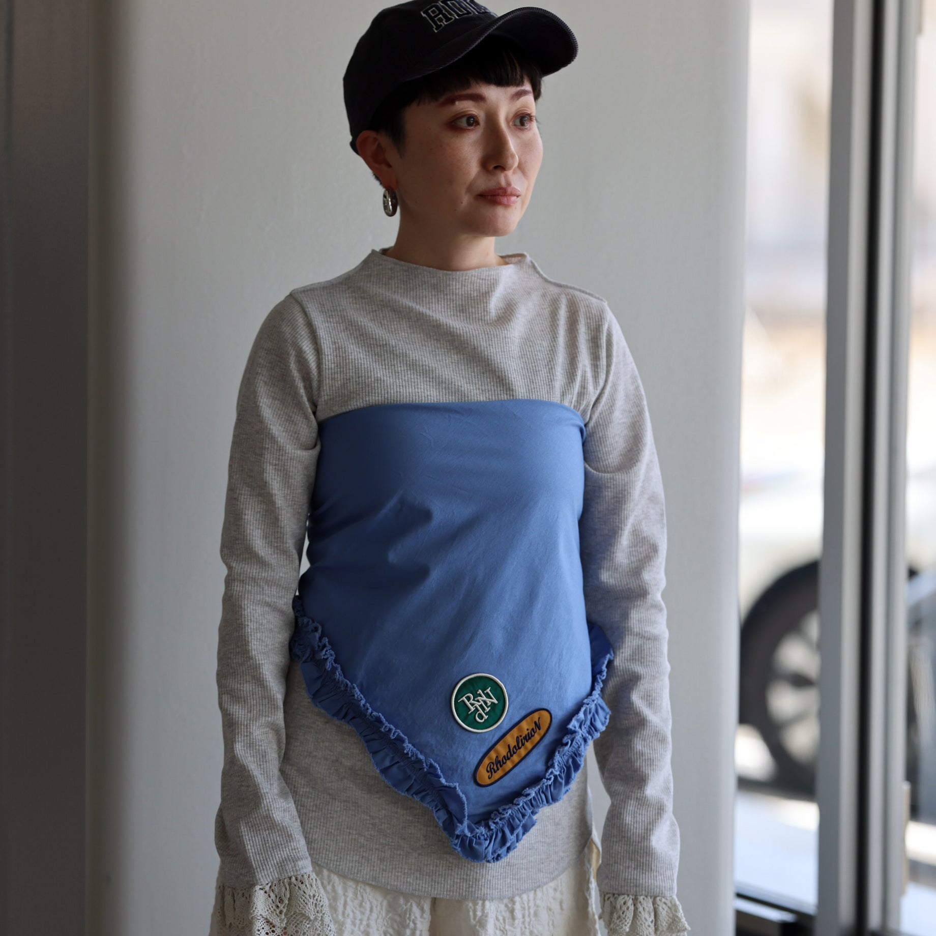 SCARF WITH EMBLEM (BLUE)
