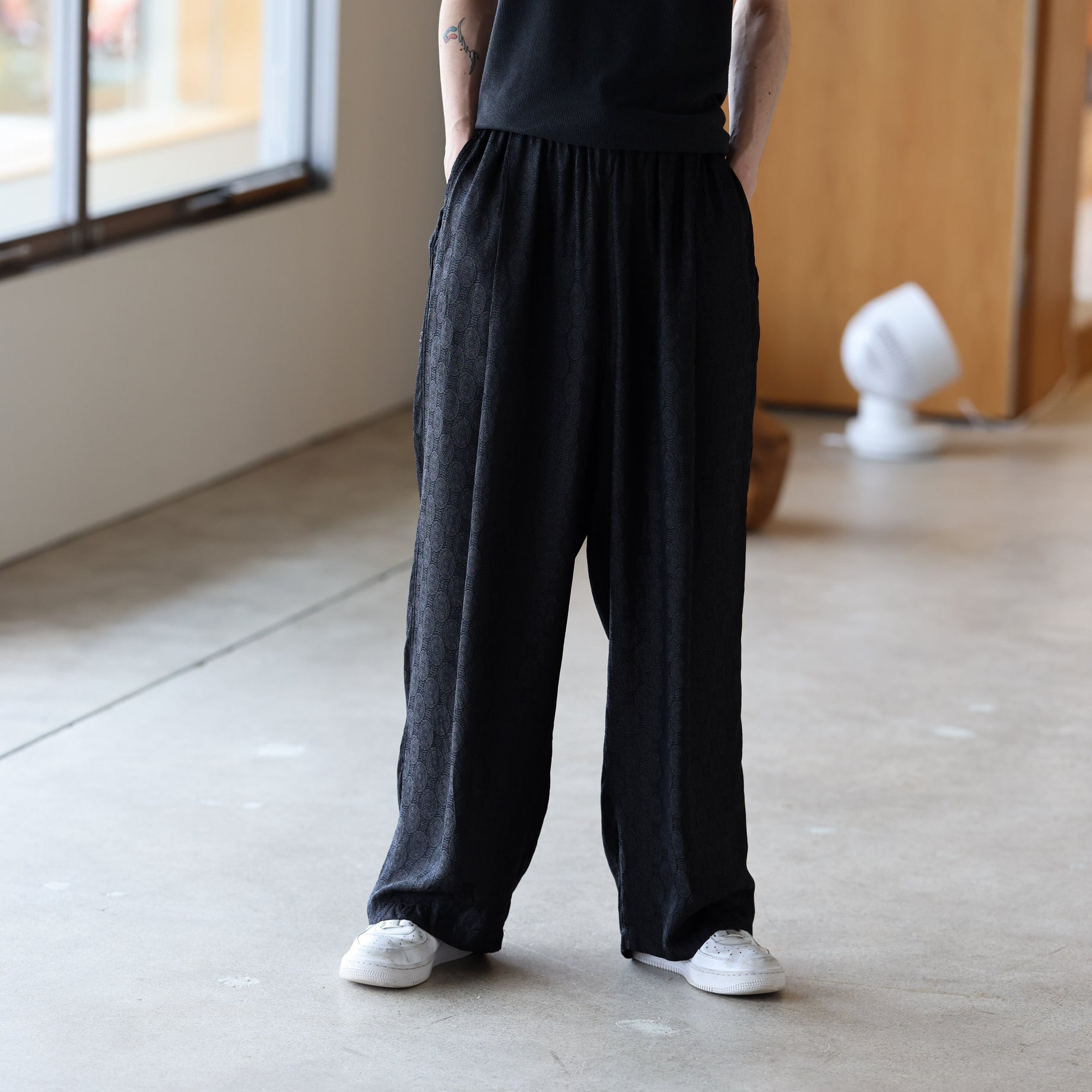 1 TUCK PANTS(CHACOAL)