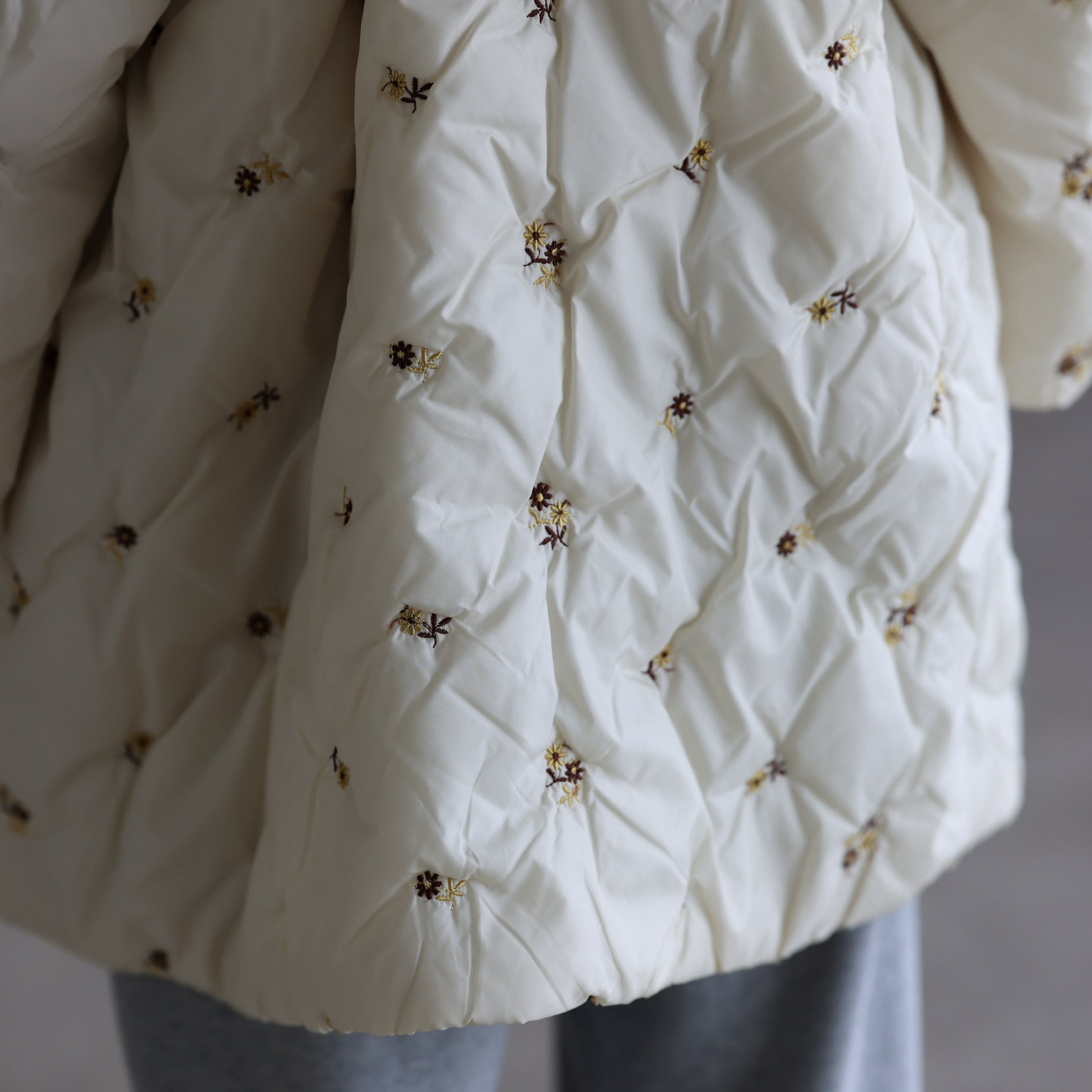 PADDED COAT - ORIGINAL FLORAL EMB.(IVORY)