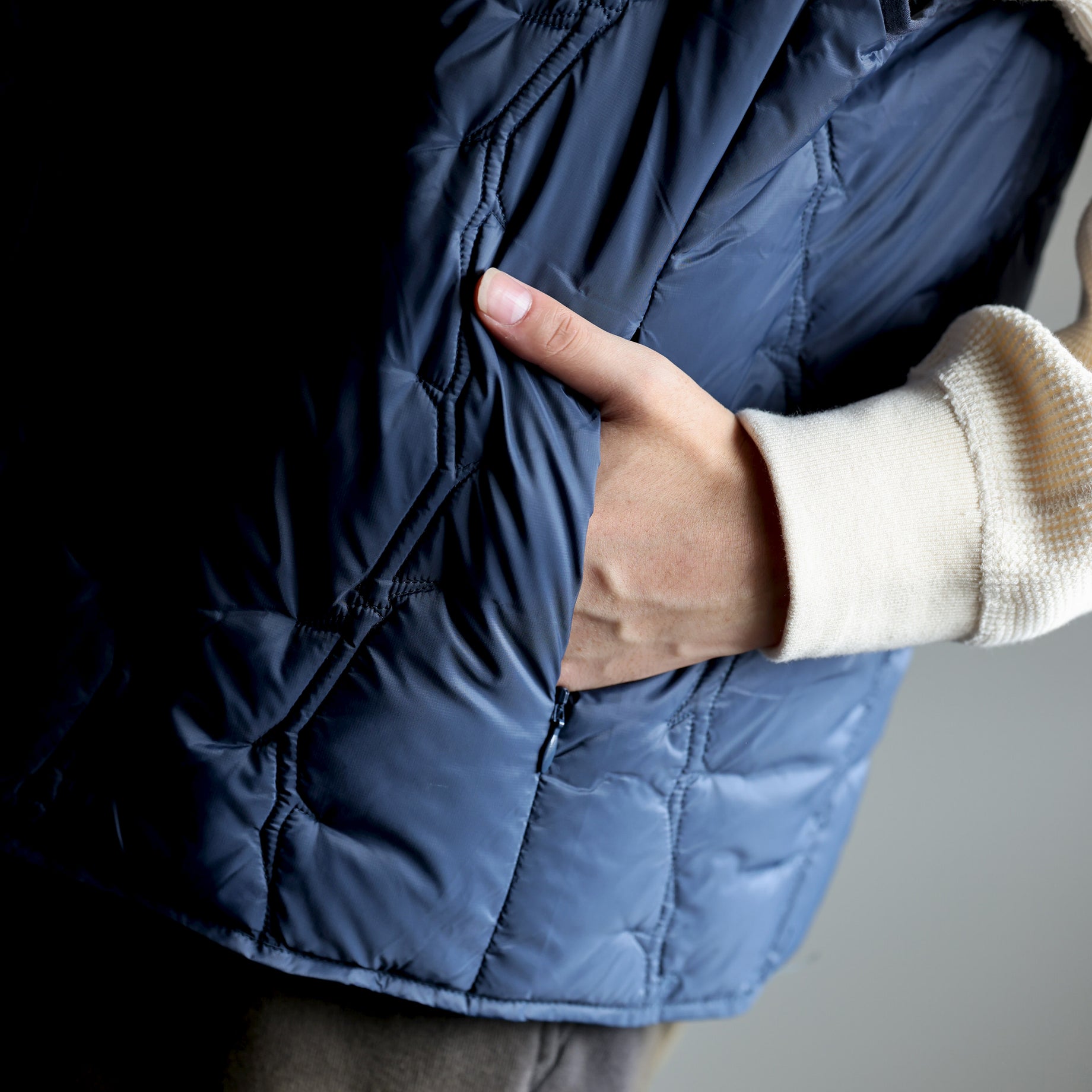 SOUTH2 WEST8 × TAION - INNER DOWN VEST(NAVY)
