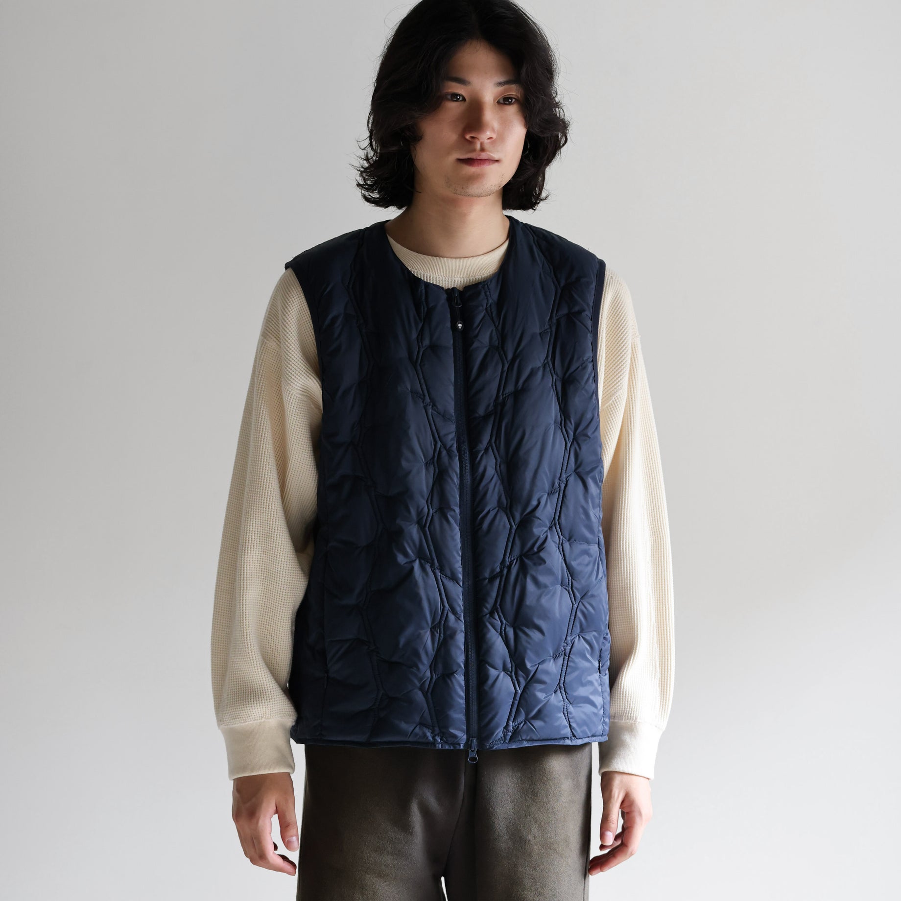 SOUTH2 WEST8 × TAION - INNER DOWN VEST(NAVY)