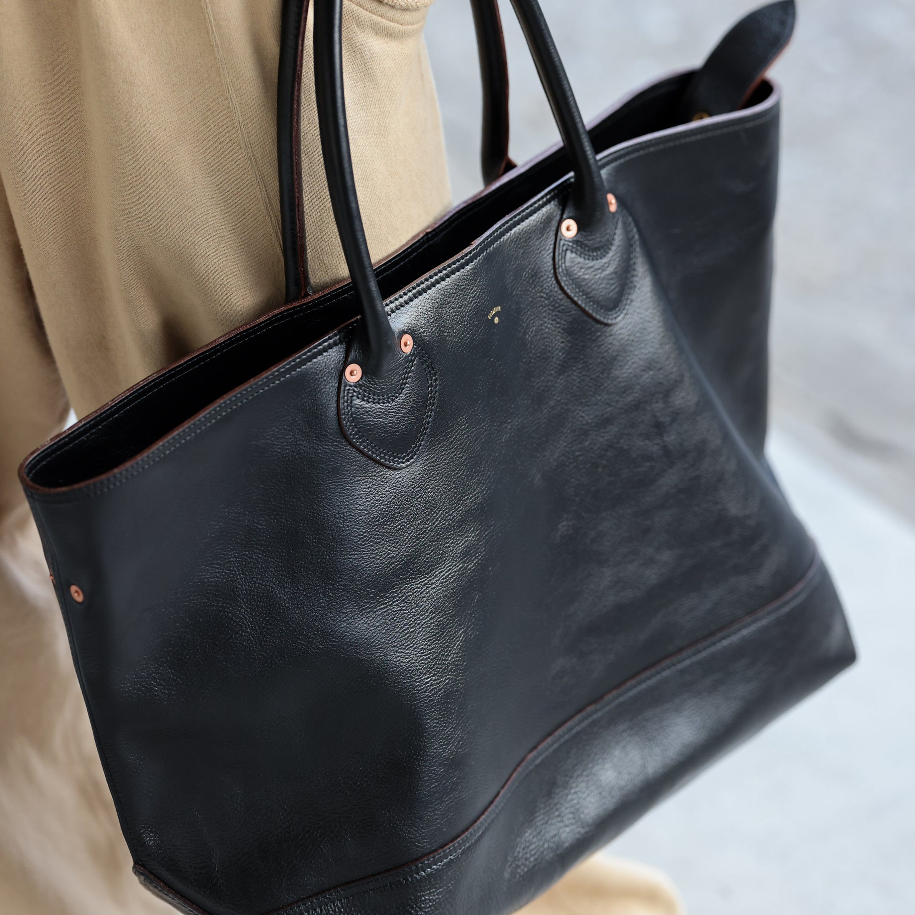 LEATHER TOTE BAG(BLACK SHRINK)