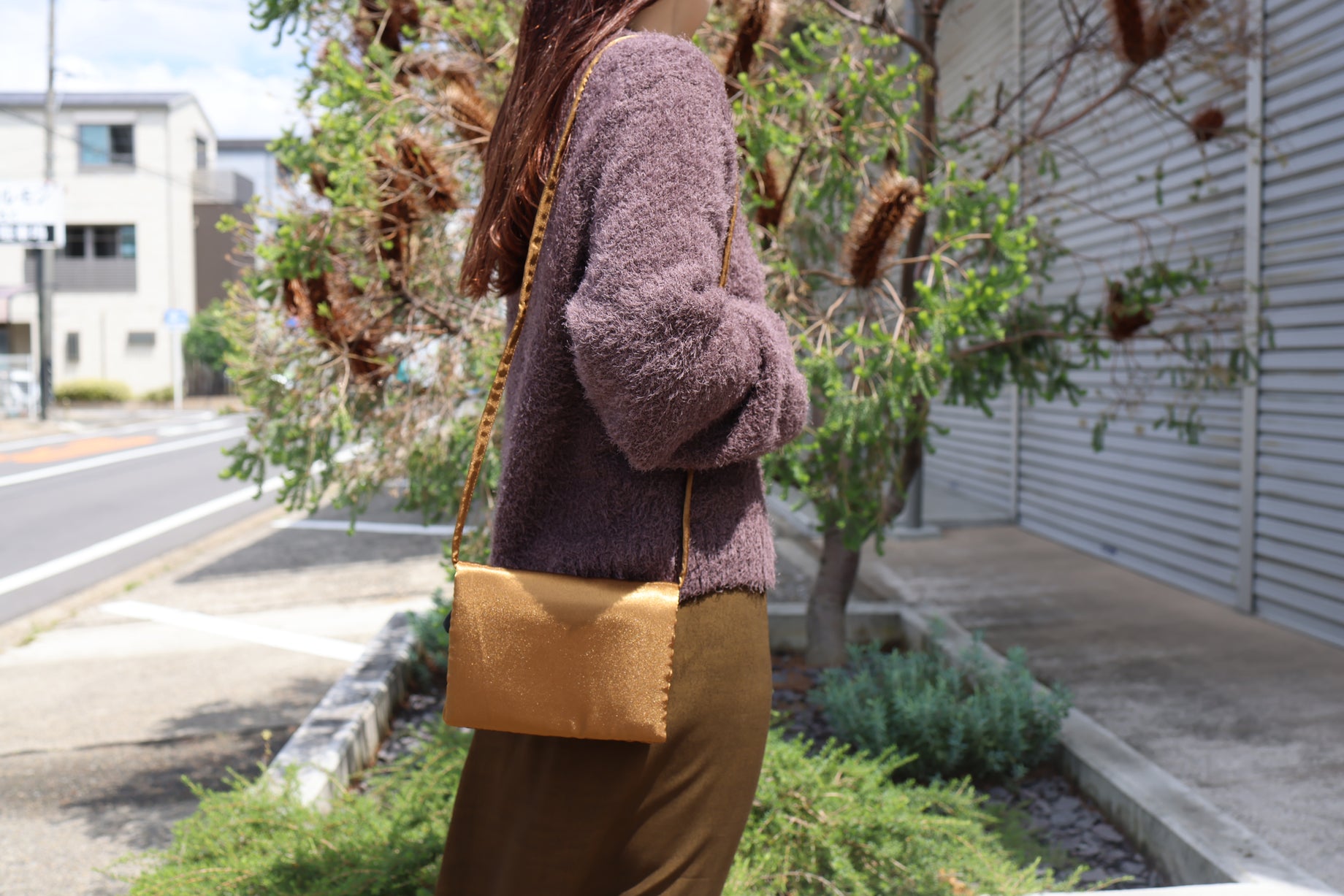 SATIN POCHETTE BAG(CAMEL)