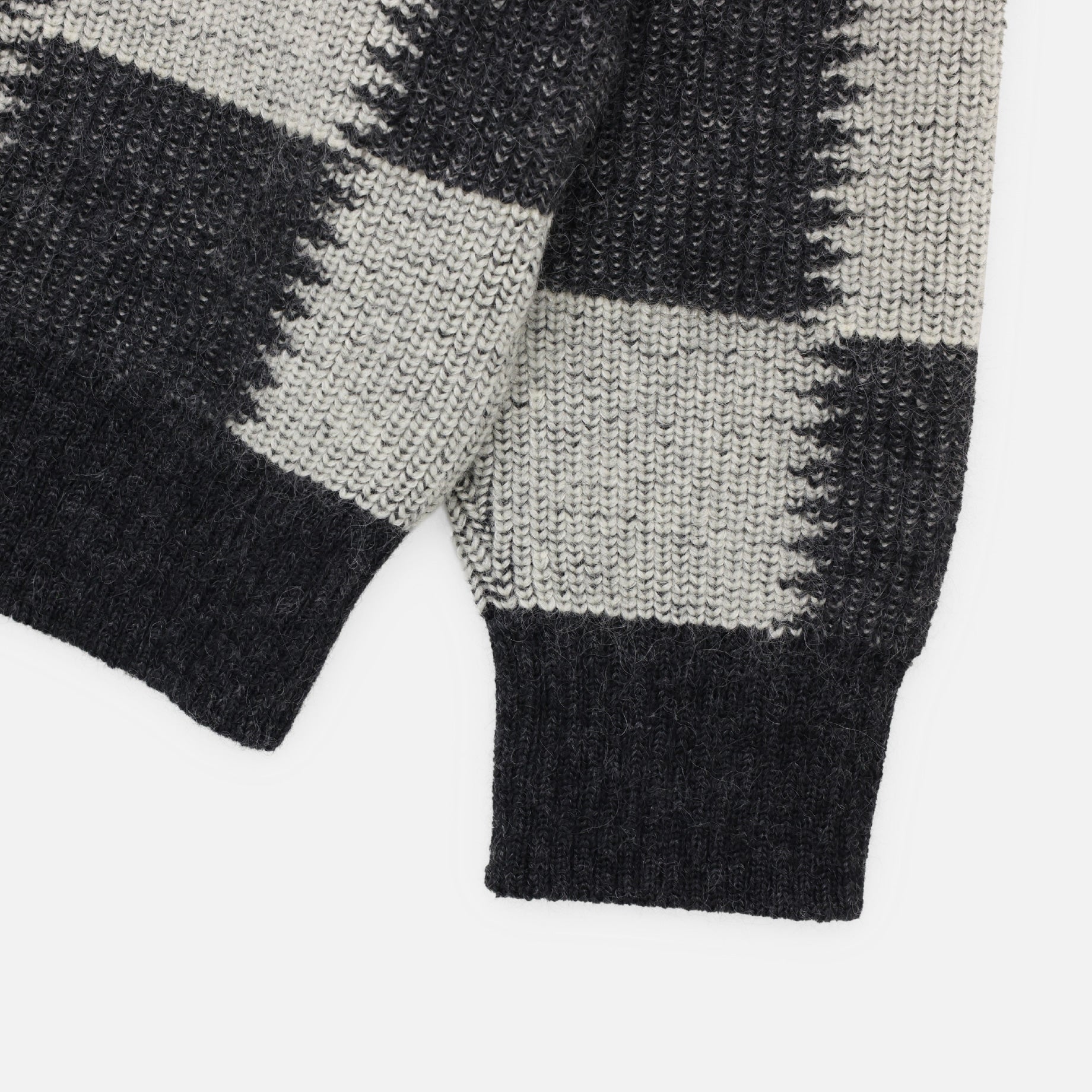 CHECKERED FLAG CARDIGAN (GRAY)