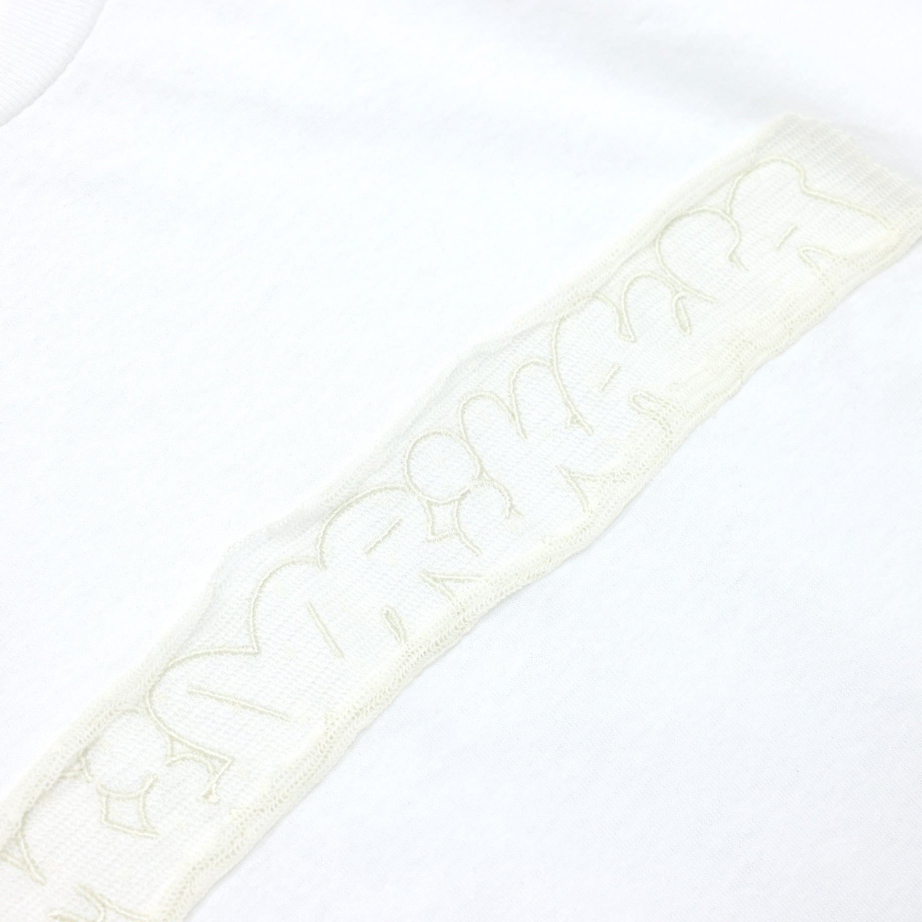 EMBROIDERY L/S TEE(WHITE×IVORY)