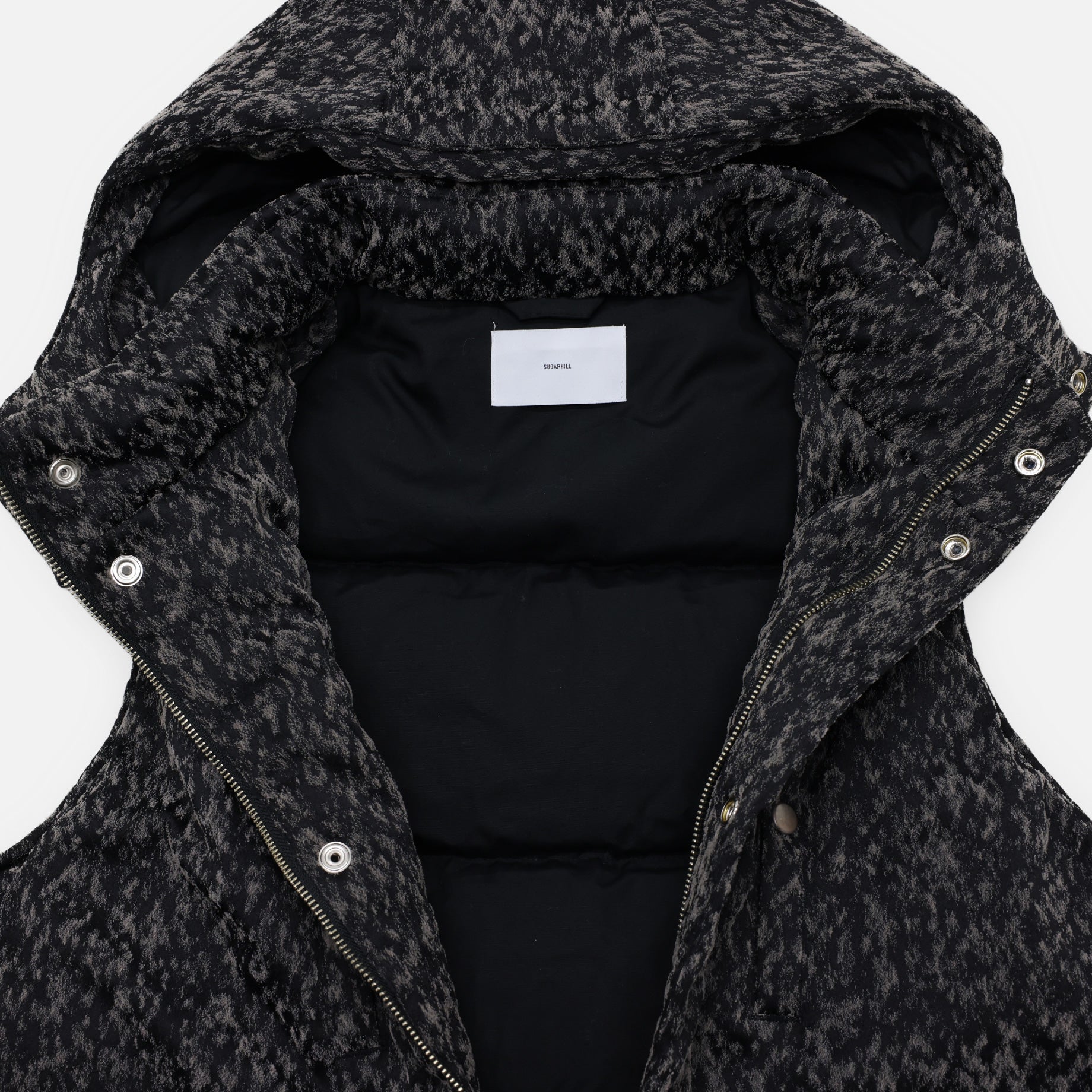 URETHANE JACQUARD PUFFER VEST (BLACK & WHITE)