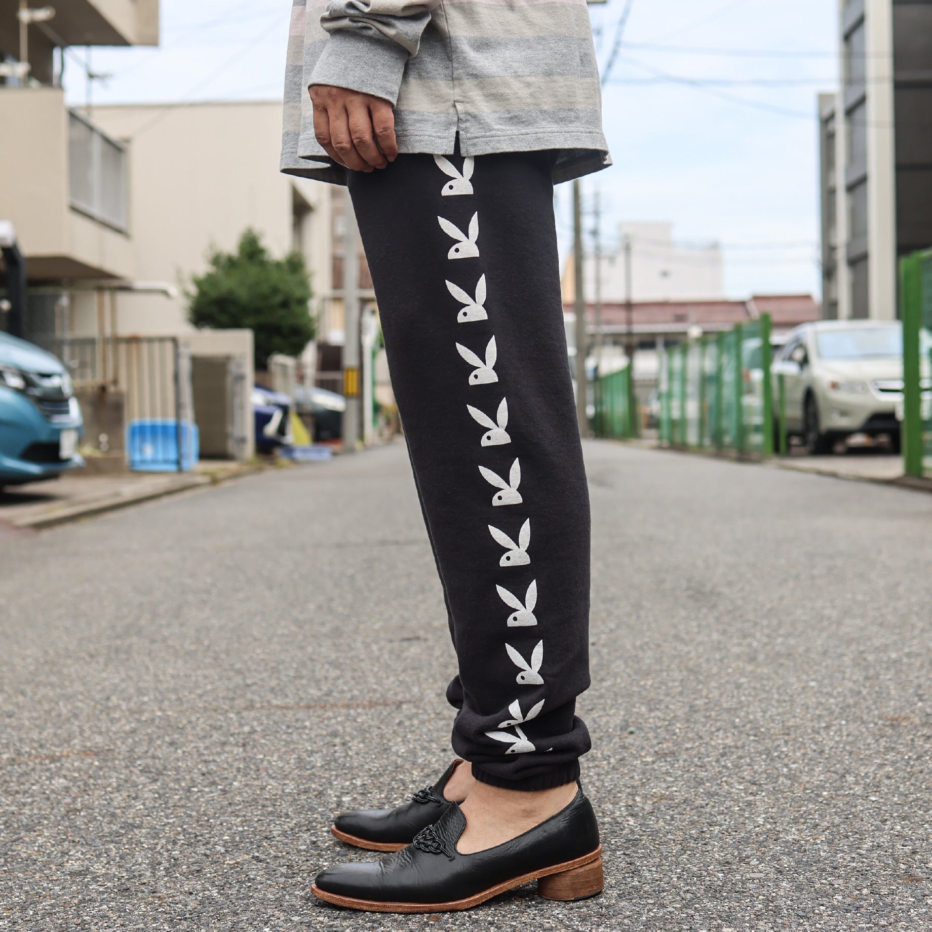 PLAYBOY PRINT SWEAT PANTS(BLACK)