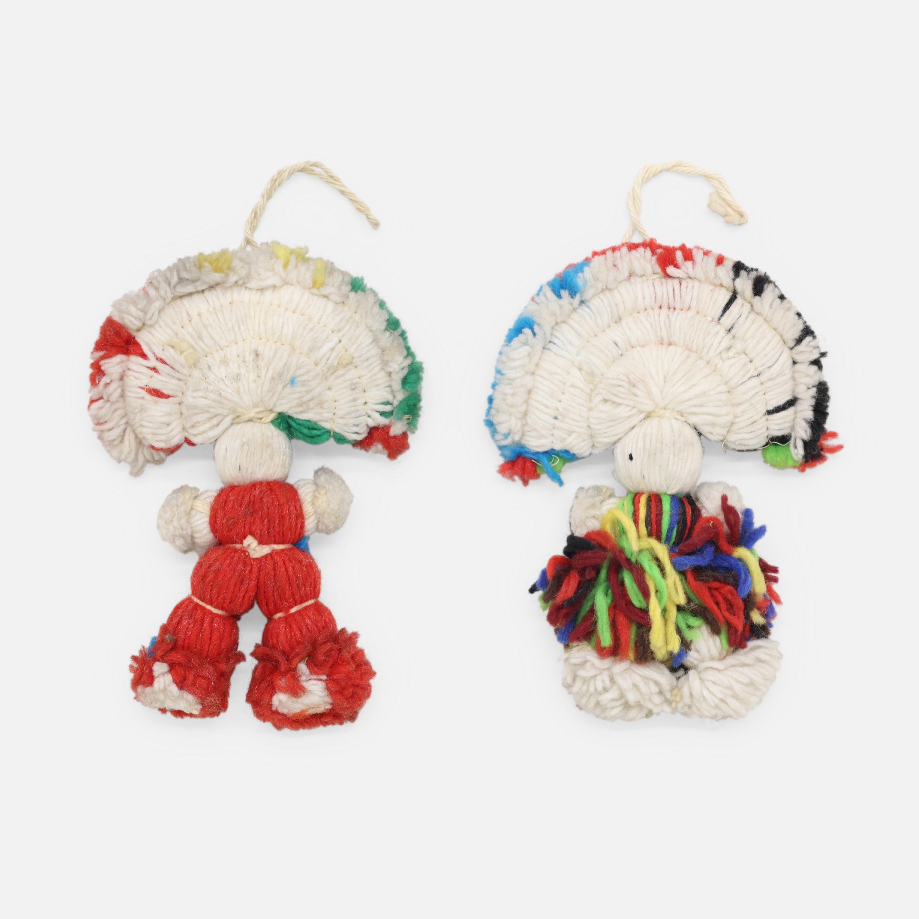 VINTAGE FOLK ART YARN DOLL(B)