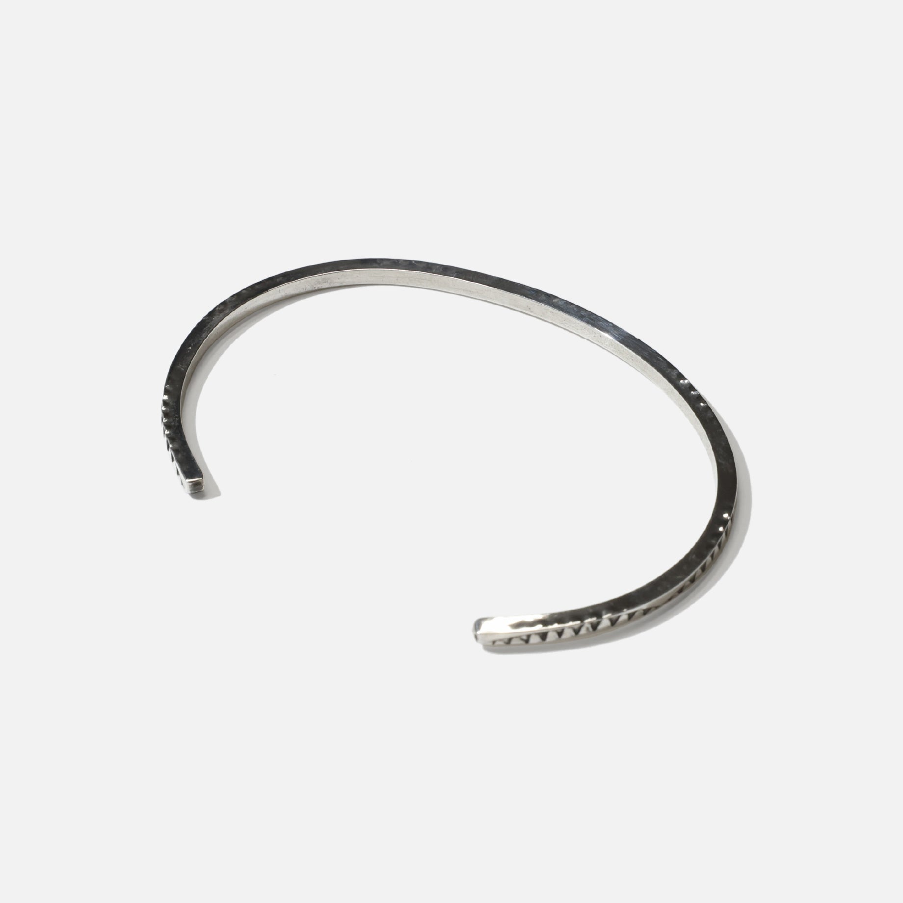 ELAINE TAHE SS BRAC.(SQUARE)