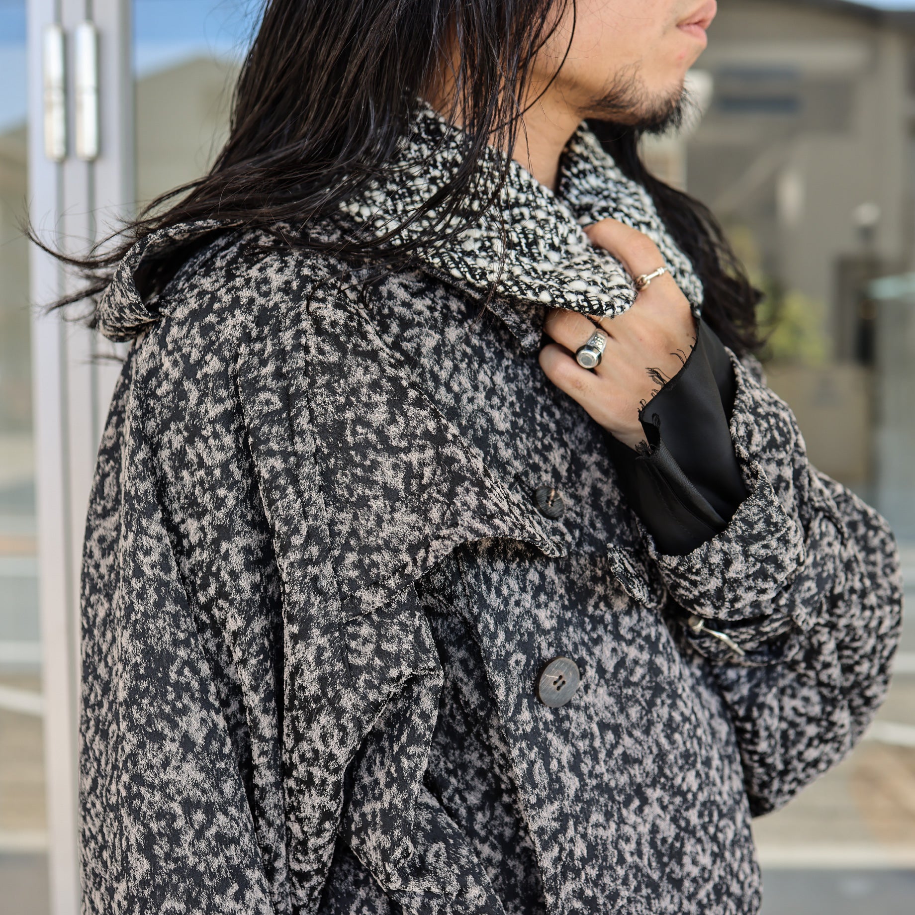 URETHANE JACQUARD TRENCH COAT(BLACK & WHITE)