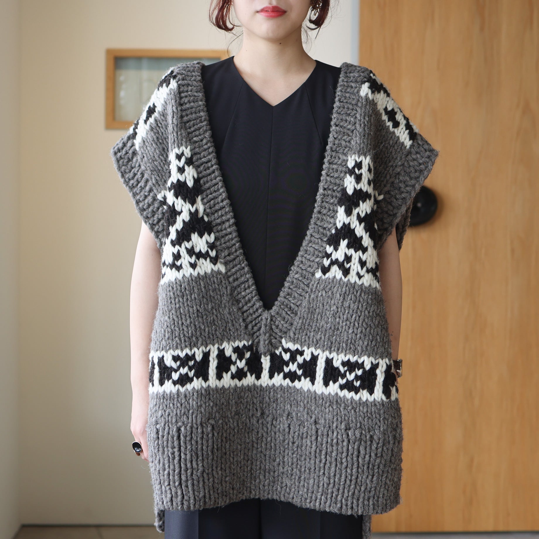 COWICHAN VEST - SWALLOW PATTERN(TAUPE)