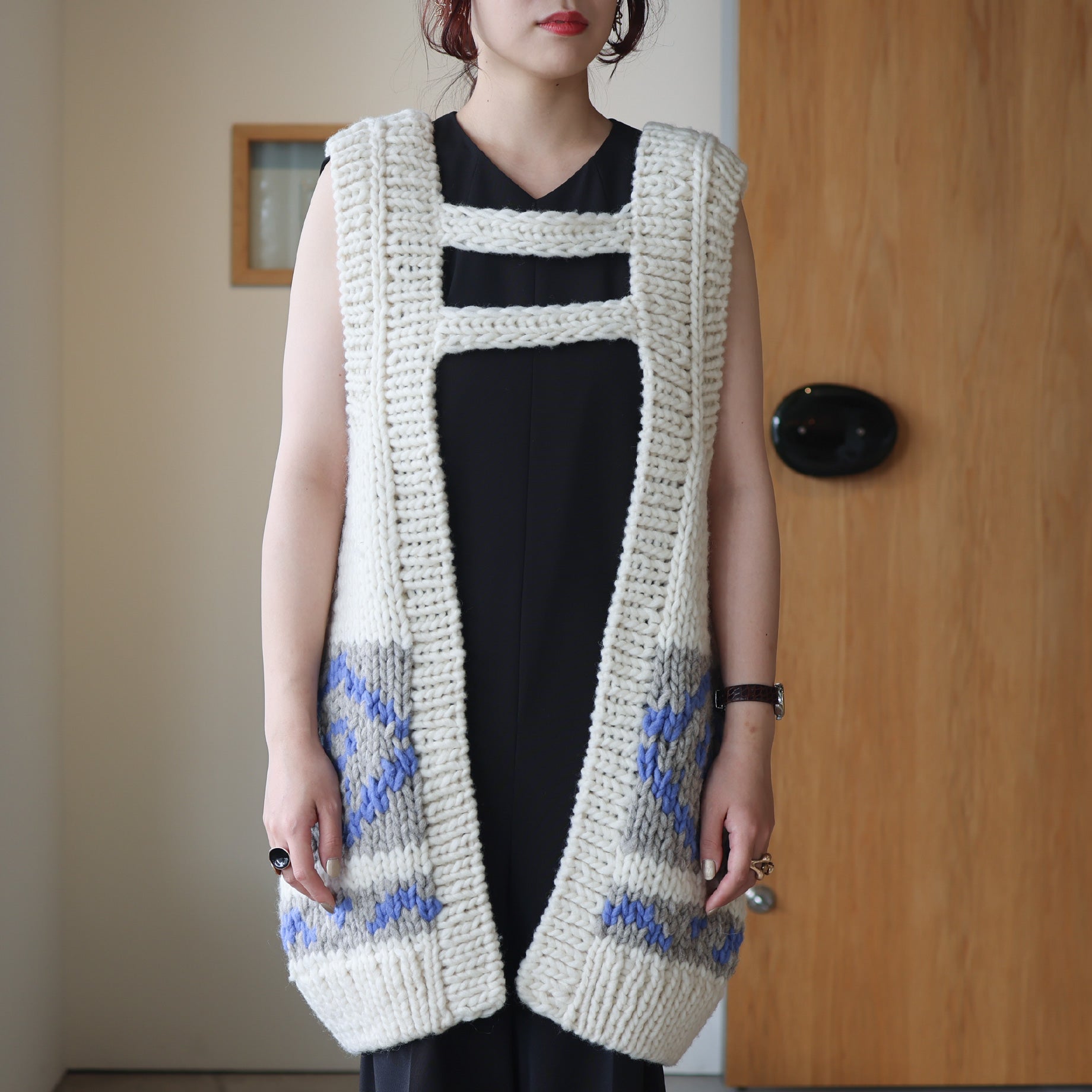 COWICHAN APRON VEST - FLOWER PATTERN(IVORY)