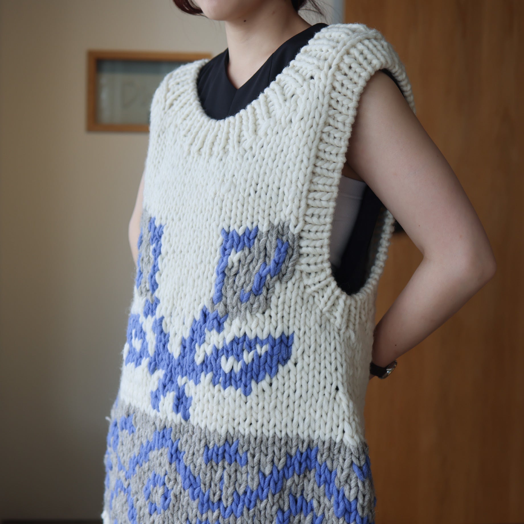 COWICHAN APRON VEST - FLOWER PATTERN(IVORY)