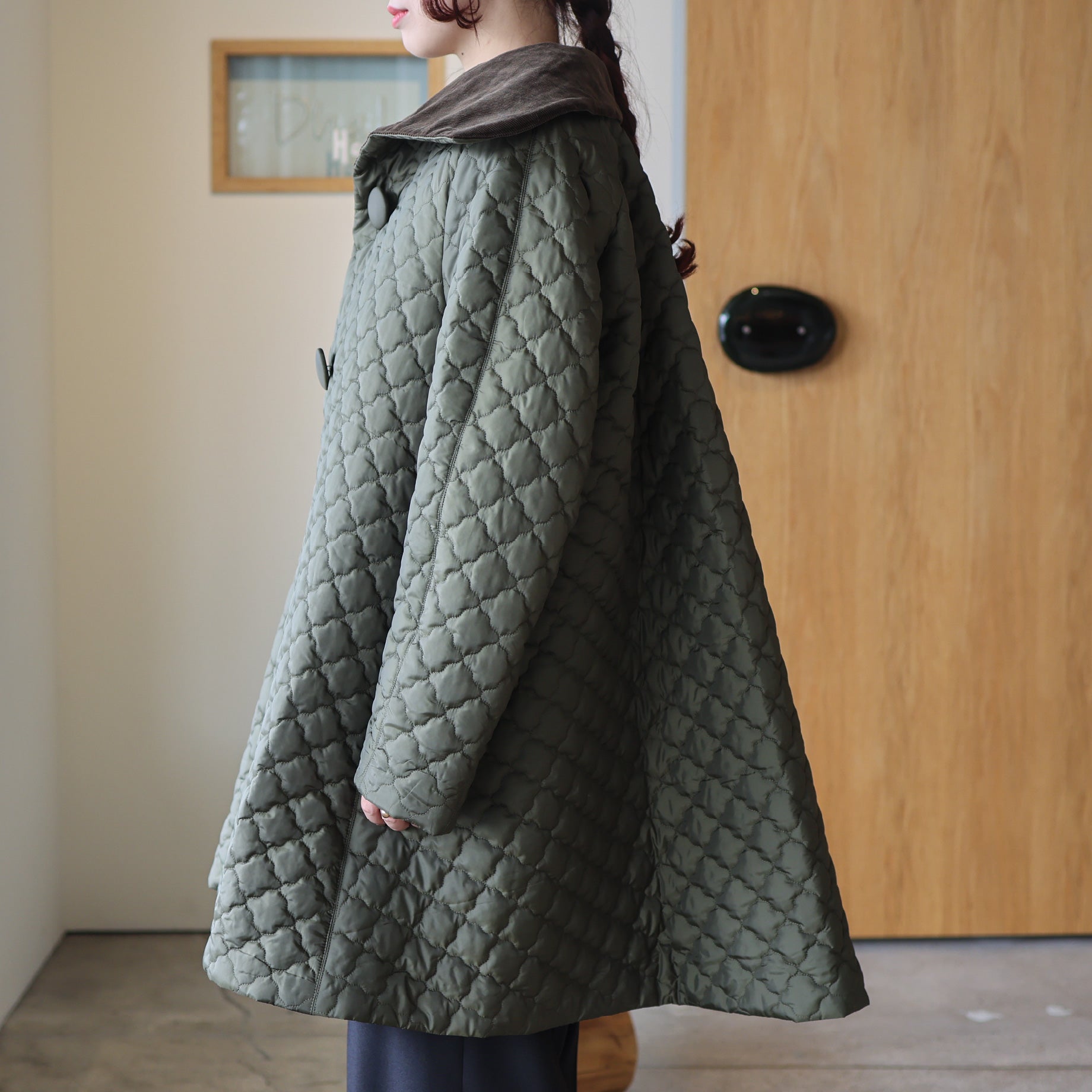 QUILTED BIG COLLAR A-LINE COAT(OLIVE)