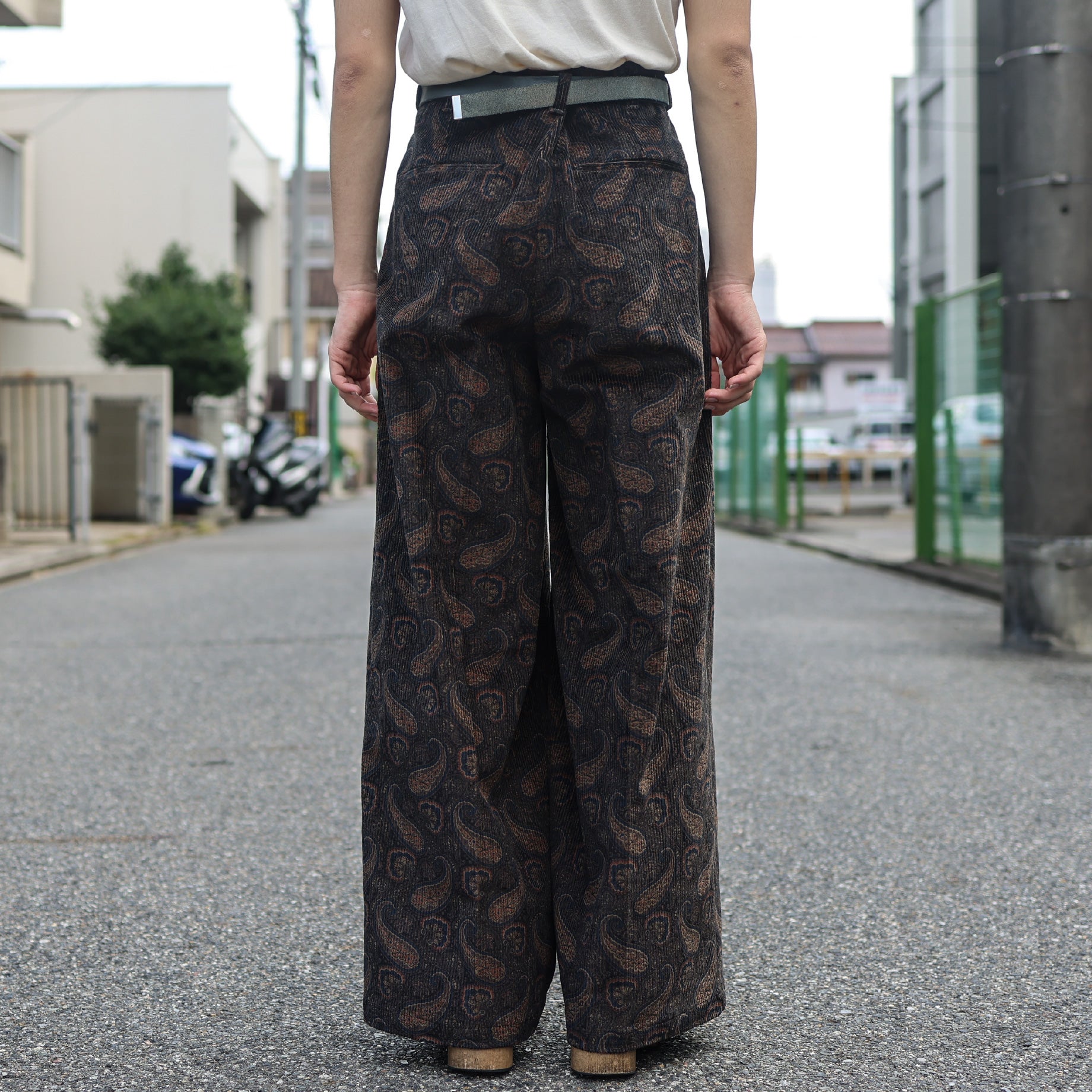 TUCKED WIDE PANT - 8W CORD / PAISLEY(BLACK)