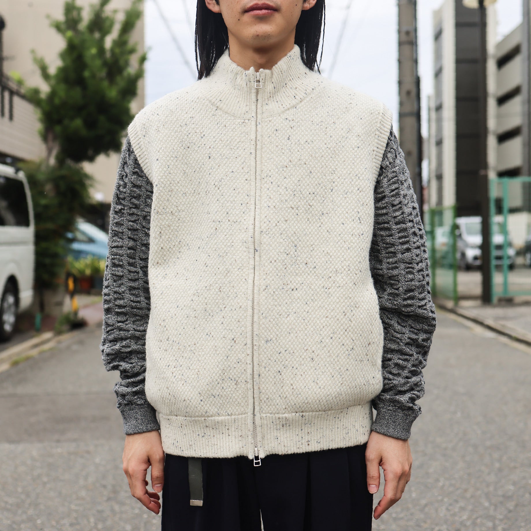 WOOL MOSS STITCH ZIP VEST (WHITE)