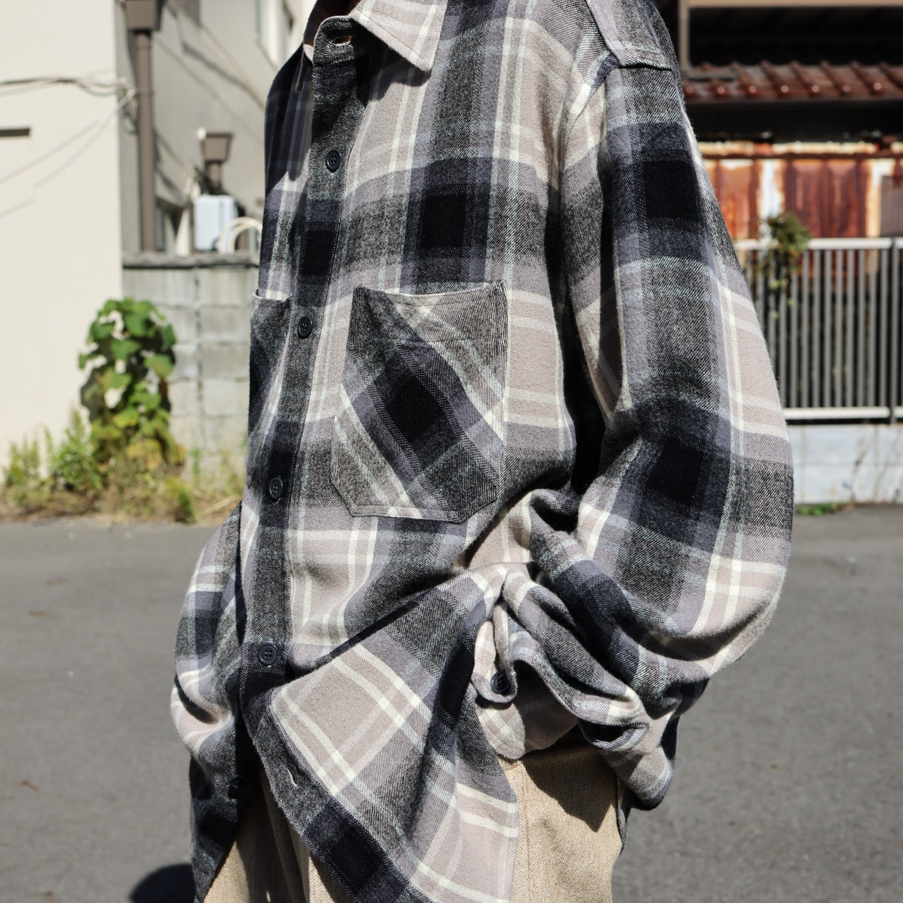 CHECK SHIRT (BEIGE × BLACK)