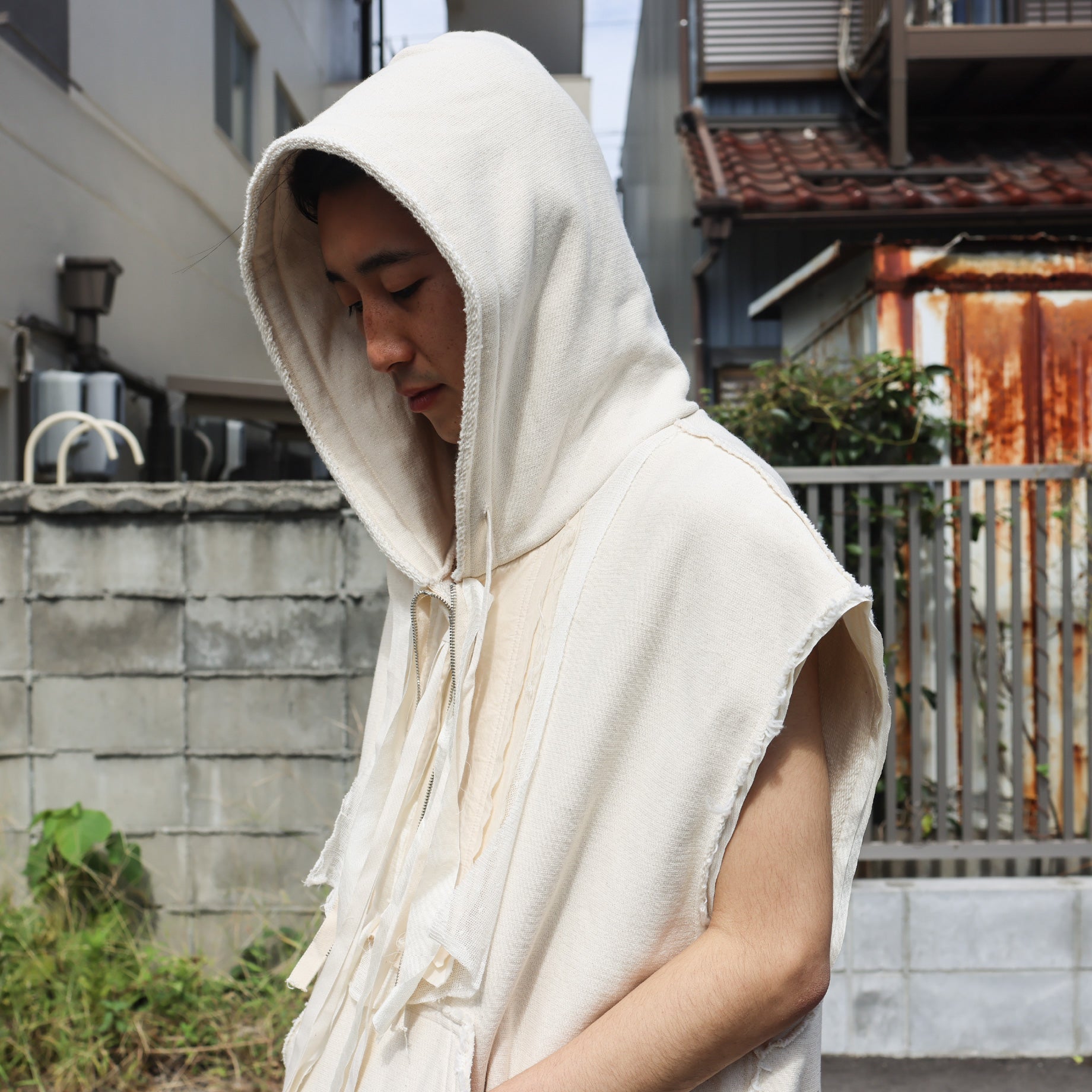 SLEEVELESS HOODIE(IVORY)