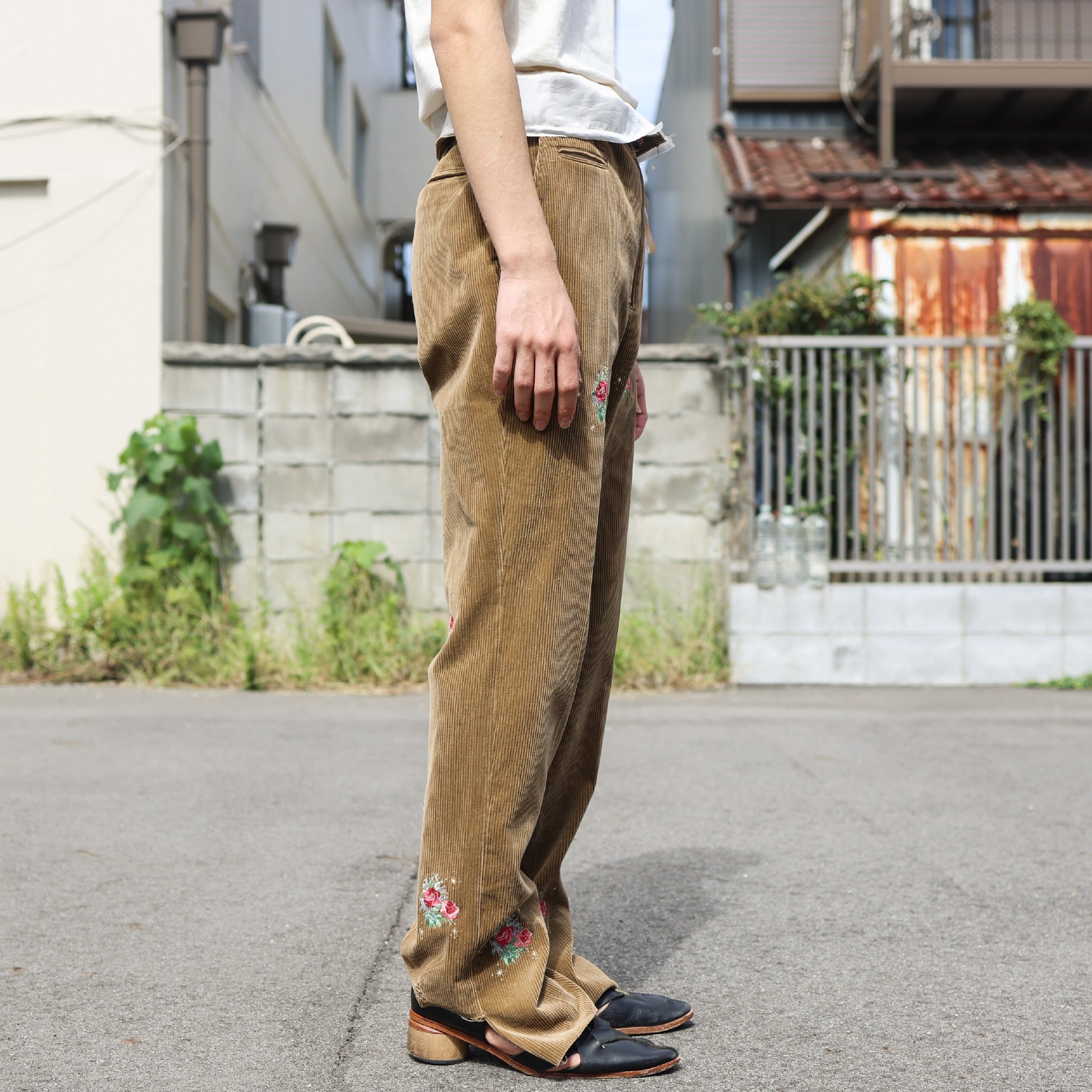 CORDUROY SLACKS(CAMEL EMBROIDERY)