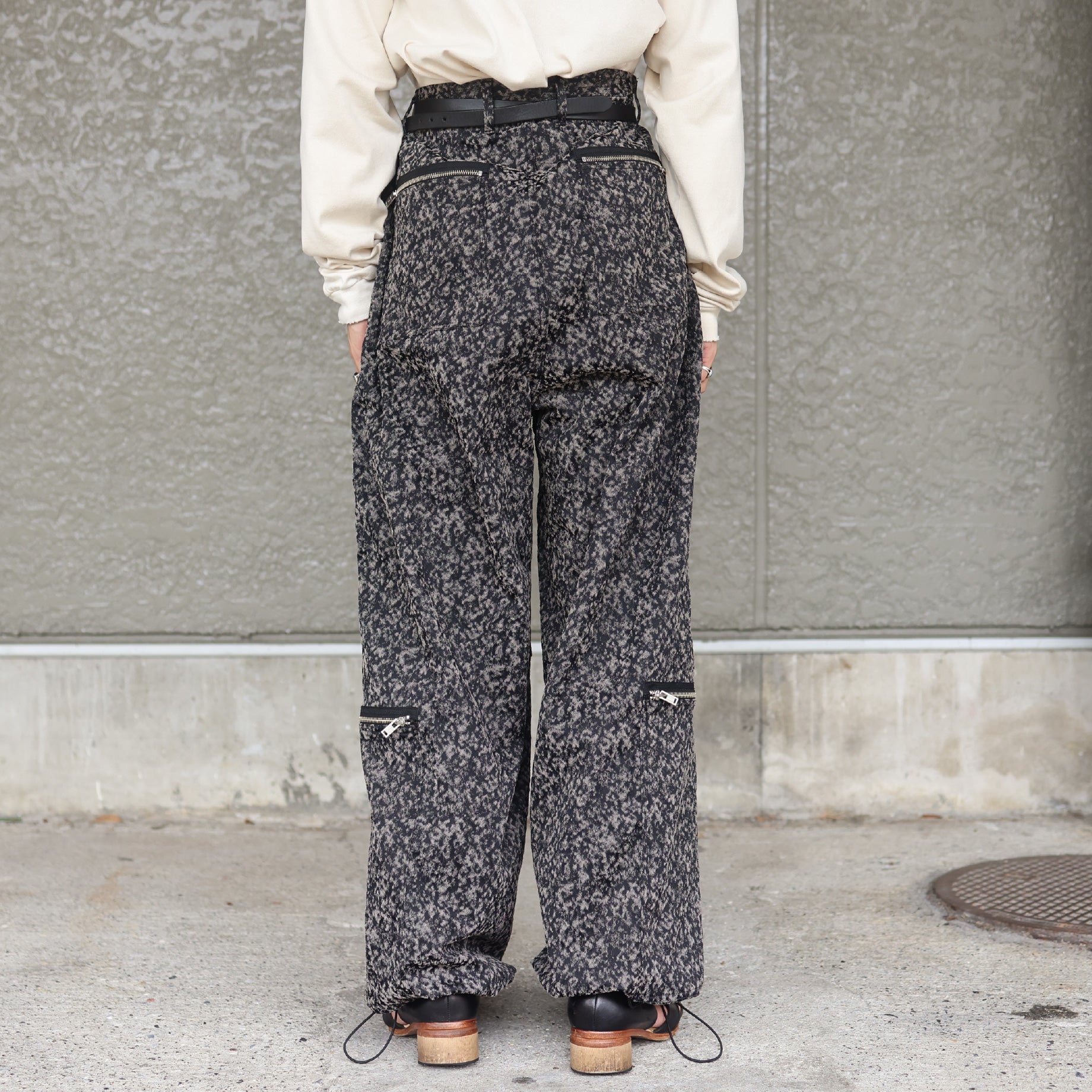 URETHANE JACQUARD PARASHUTE TROUSERS(BLACK&WHITE)