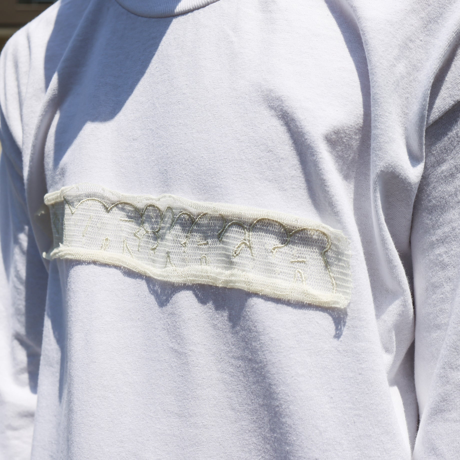 EMBROIDERY L/S TEE(WHITE×IVORY)