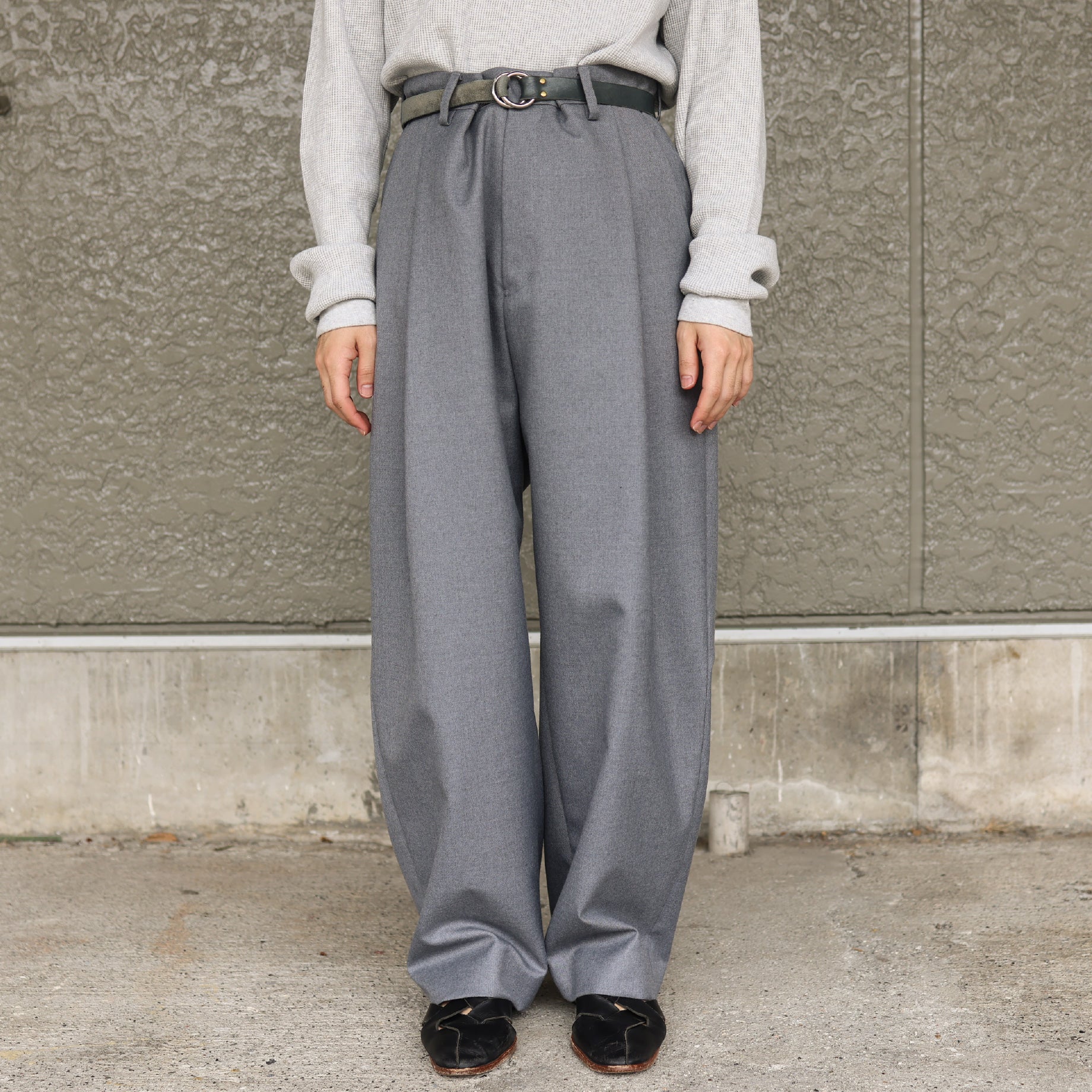 WOOL GABARDINE OVER TUCK PANTS(GRAY)