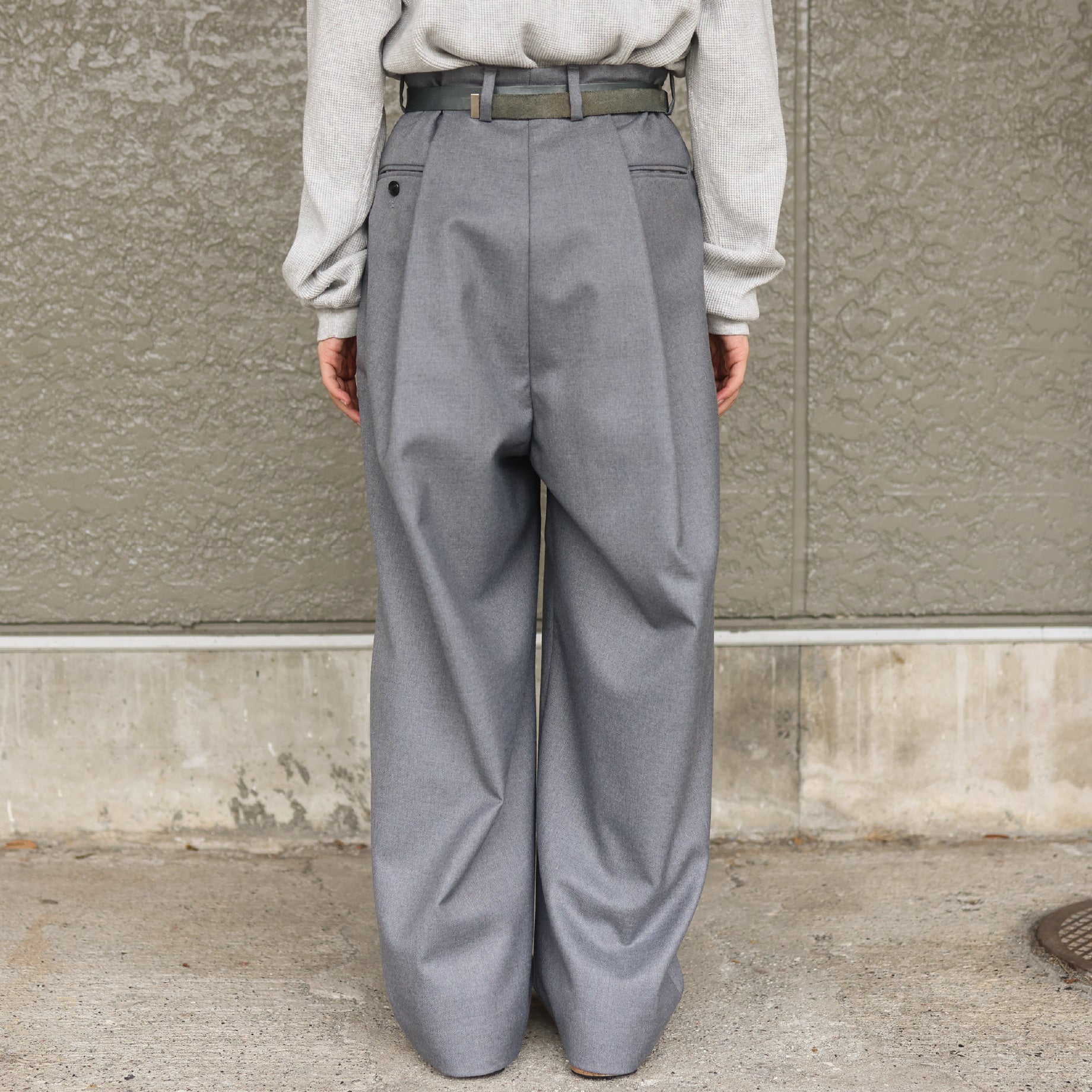 WOOL GABARDINE OVER TUCK PANTS(GRAY)
