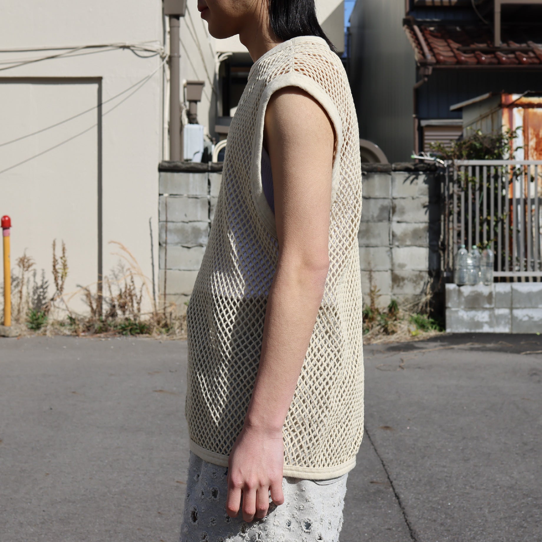 MESH SLEEVELESS TEE(BEIGE)