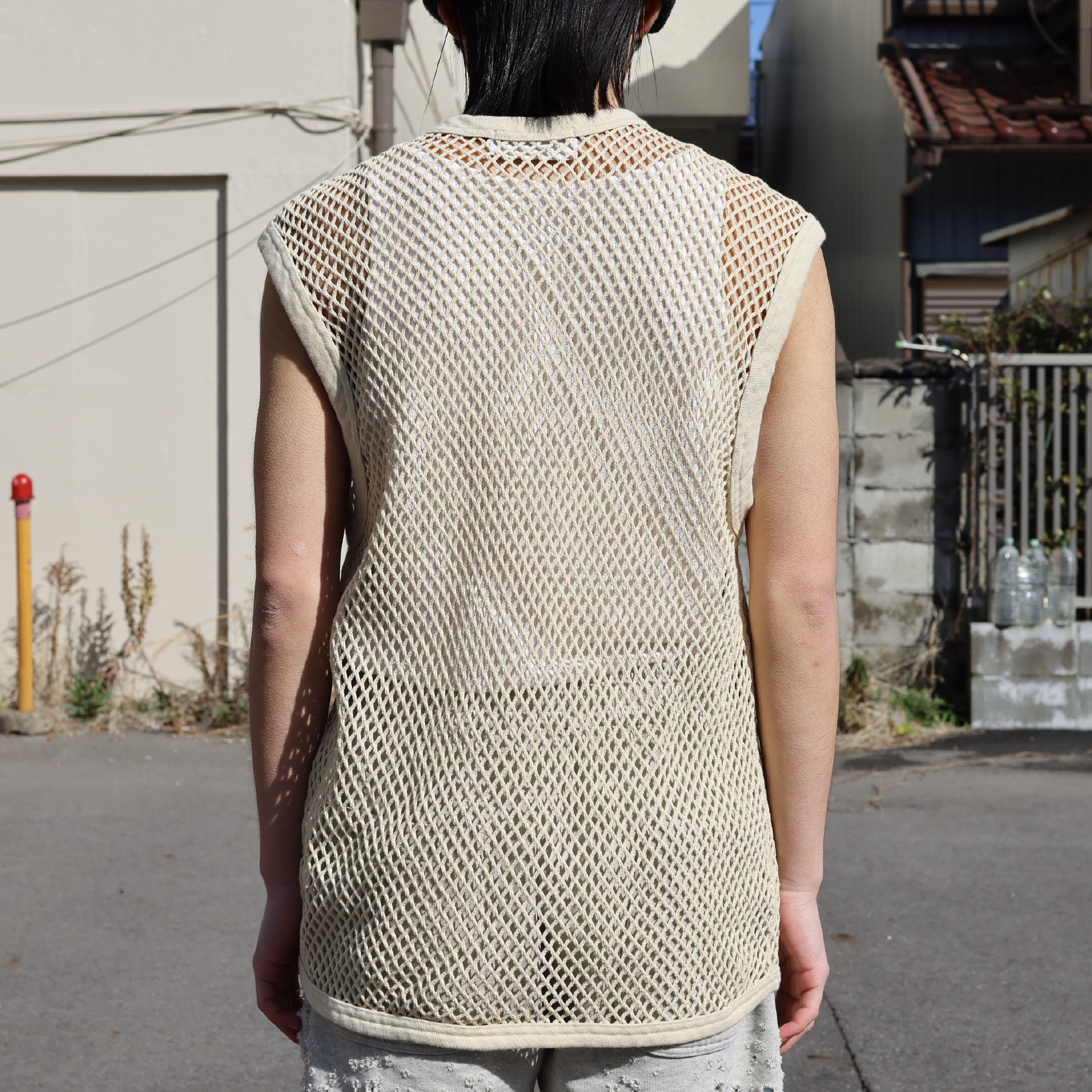 MESH SLEEVELESS TEE(BEIGE)