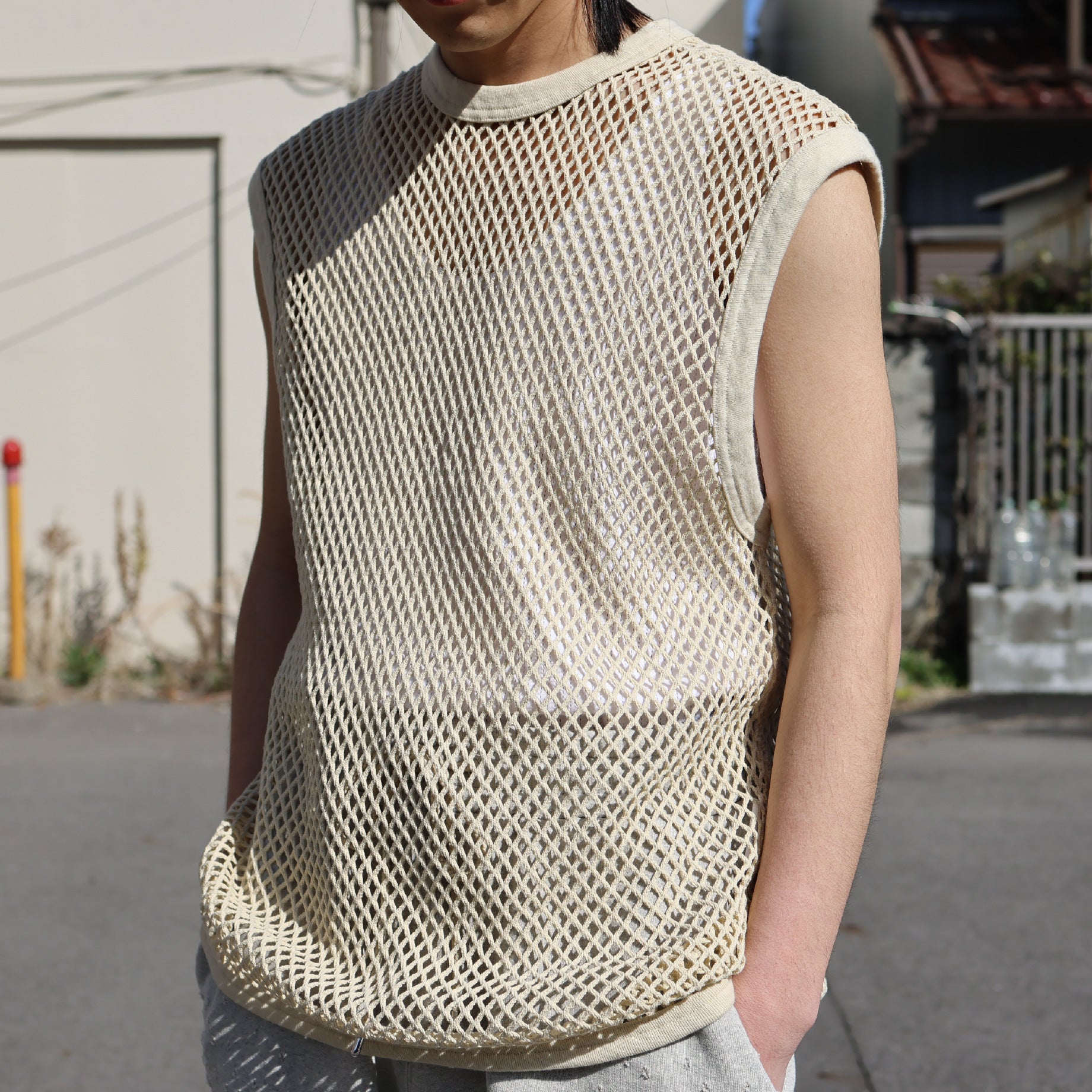 MESH SLEEVELESS TEE(BEIGE)