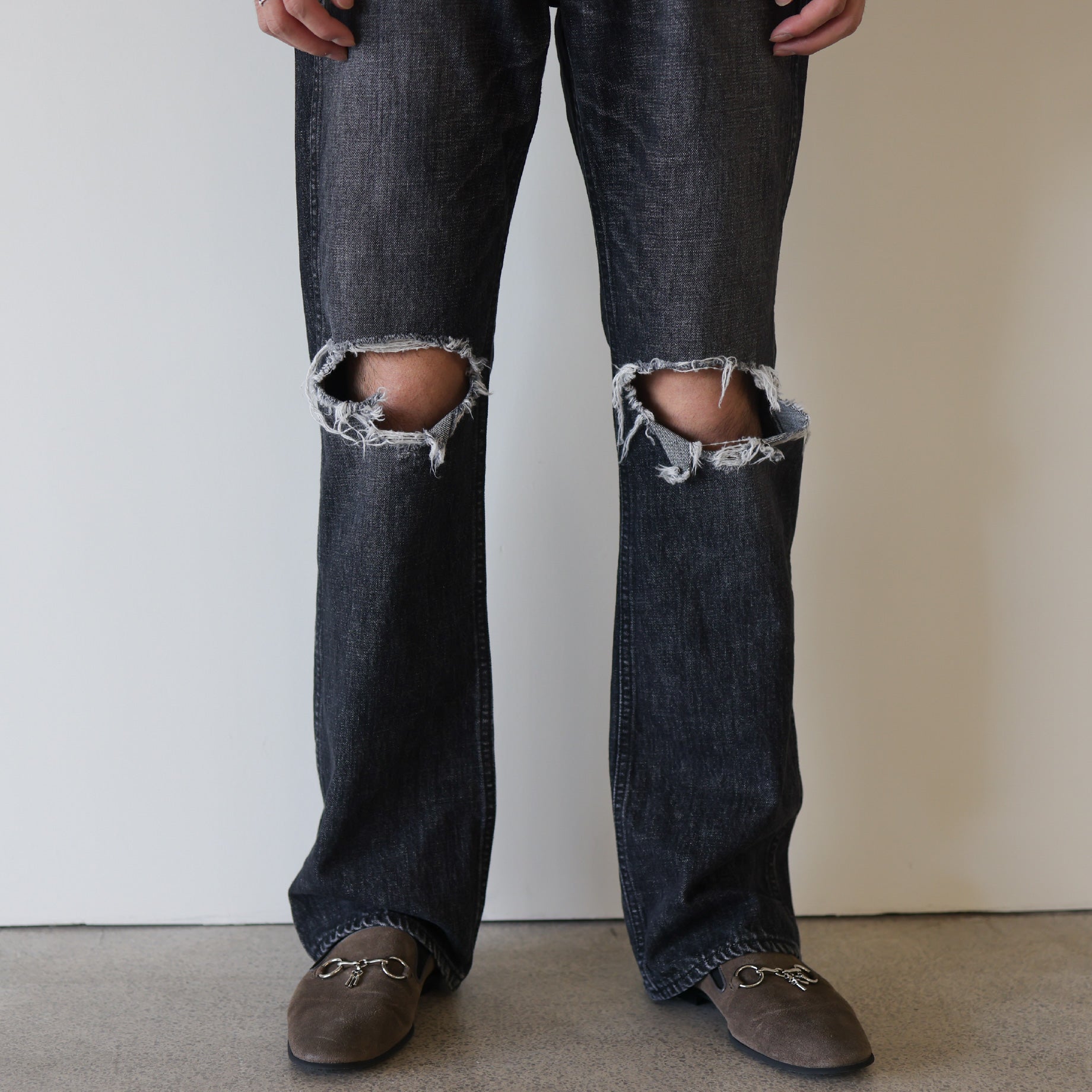 DAMAGED FLARE FIT JEANS(BLACK)