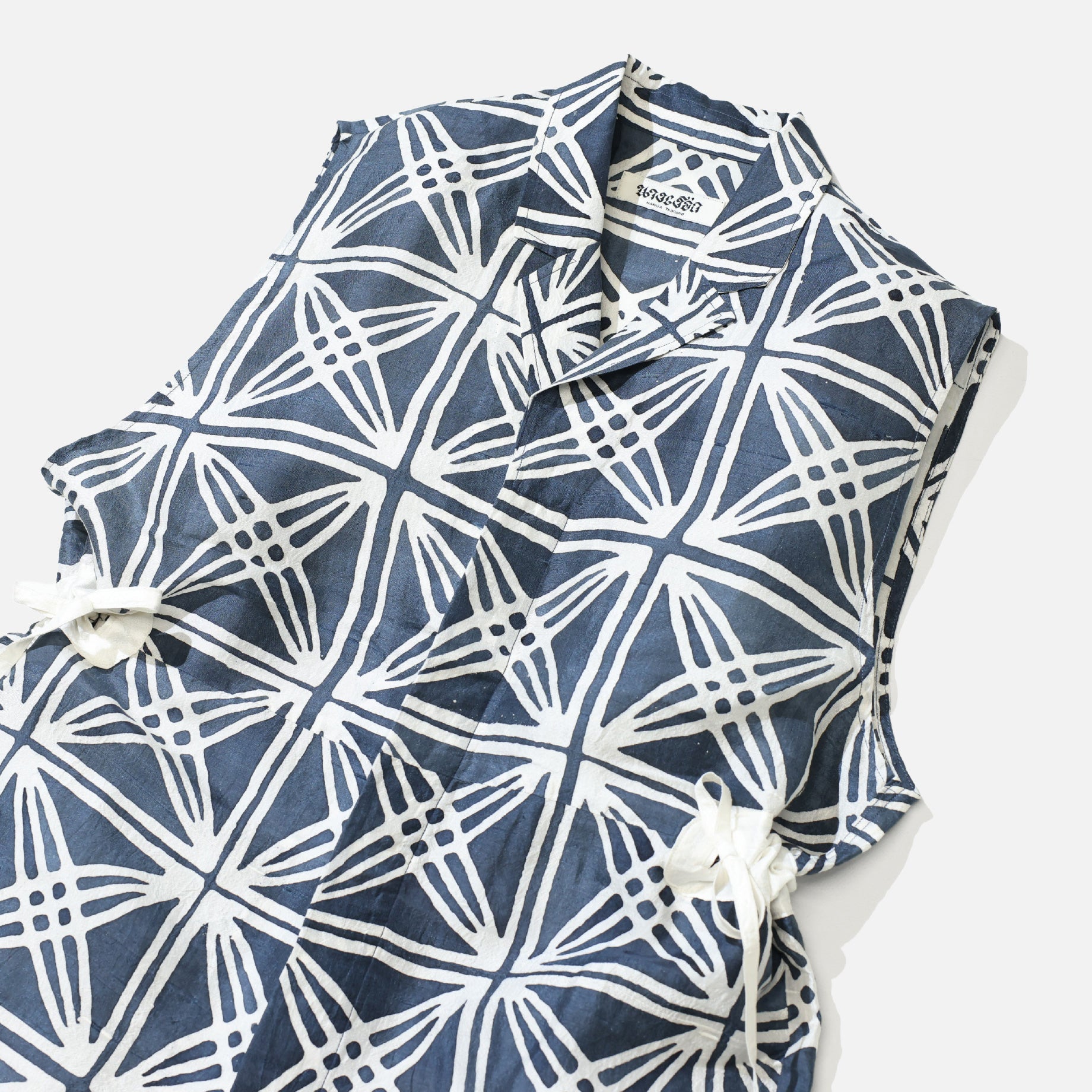 ”SHURIKEN” BATIK WILD SILK JUMPSUIT（NAVY × WHITE）