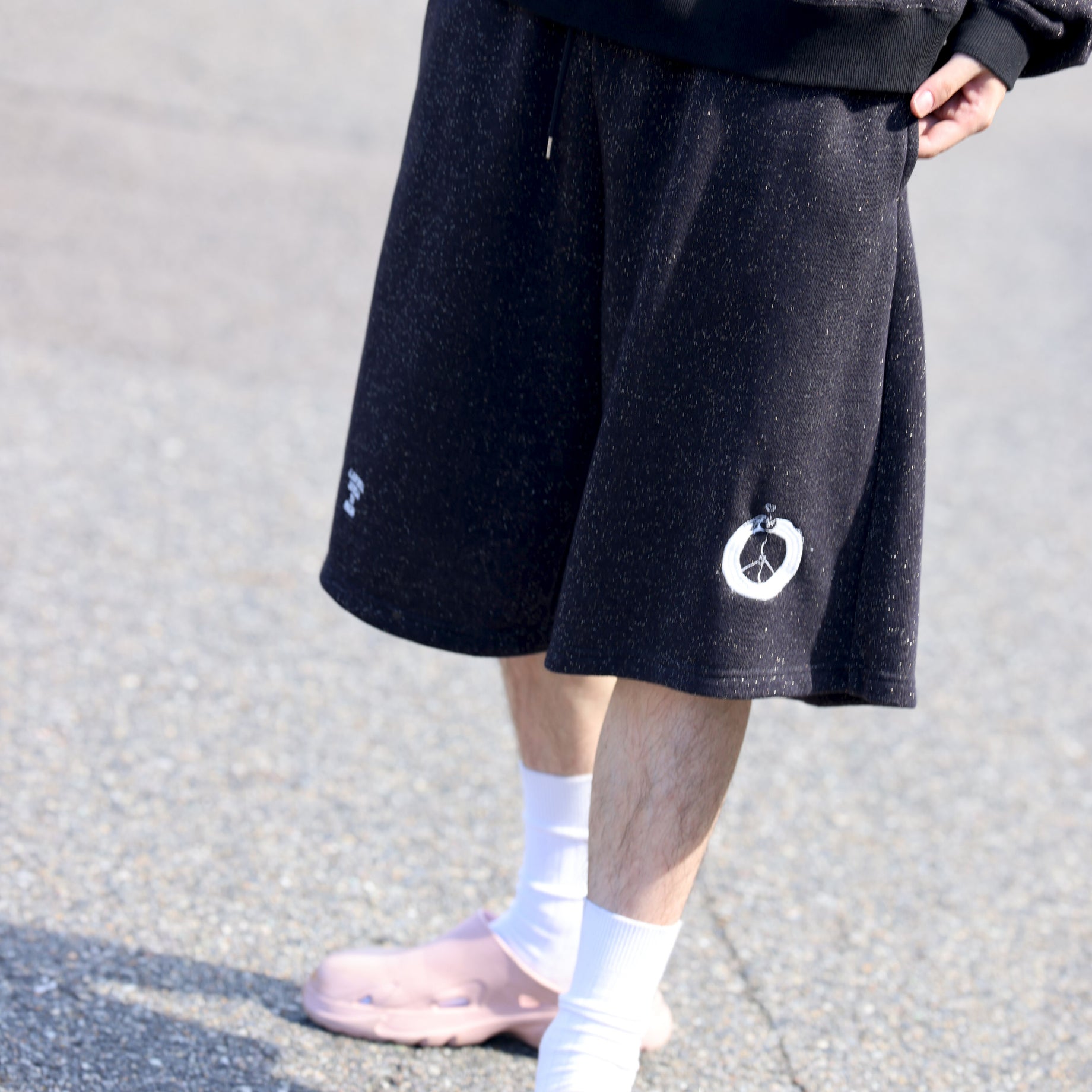 "PEACE" #01 GLITTER SWEAT SHORTS （BLACK）