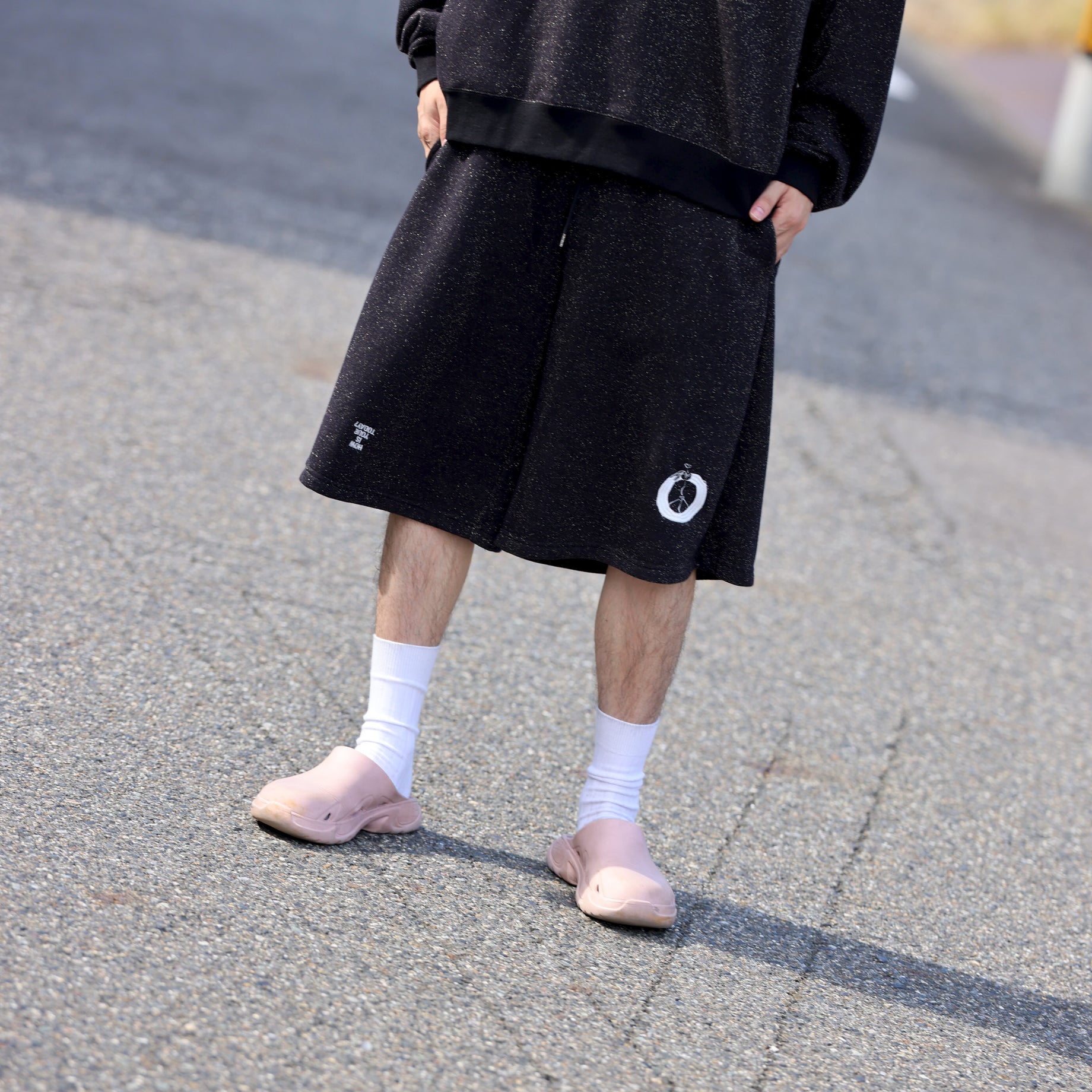 "PEACE" #01 GLITTER SWEAT SHORTS （BLACK）