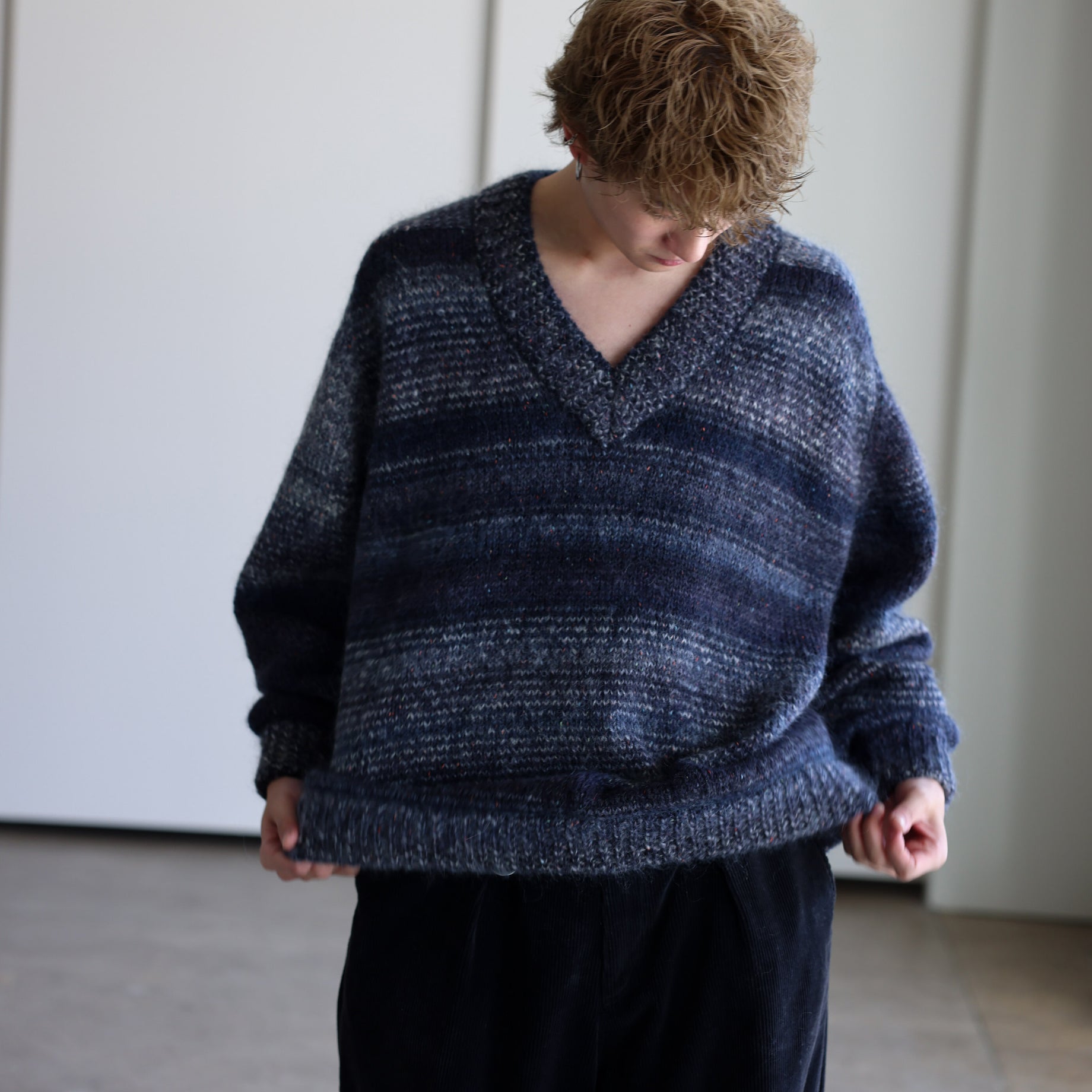 MOHAIR V NECK PULLOVER KNIT（NAVY ×  GRAY）