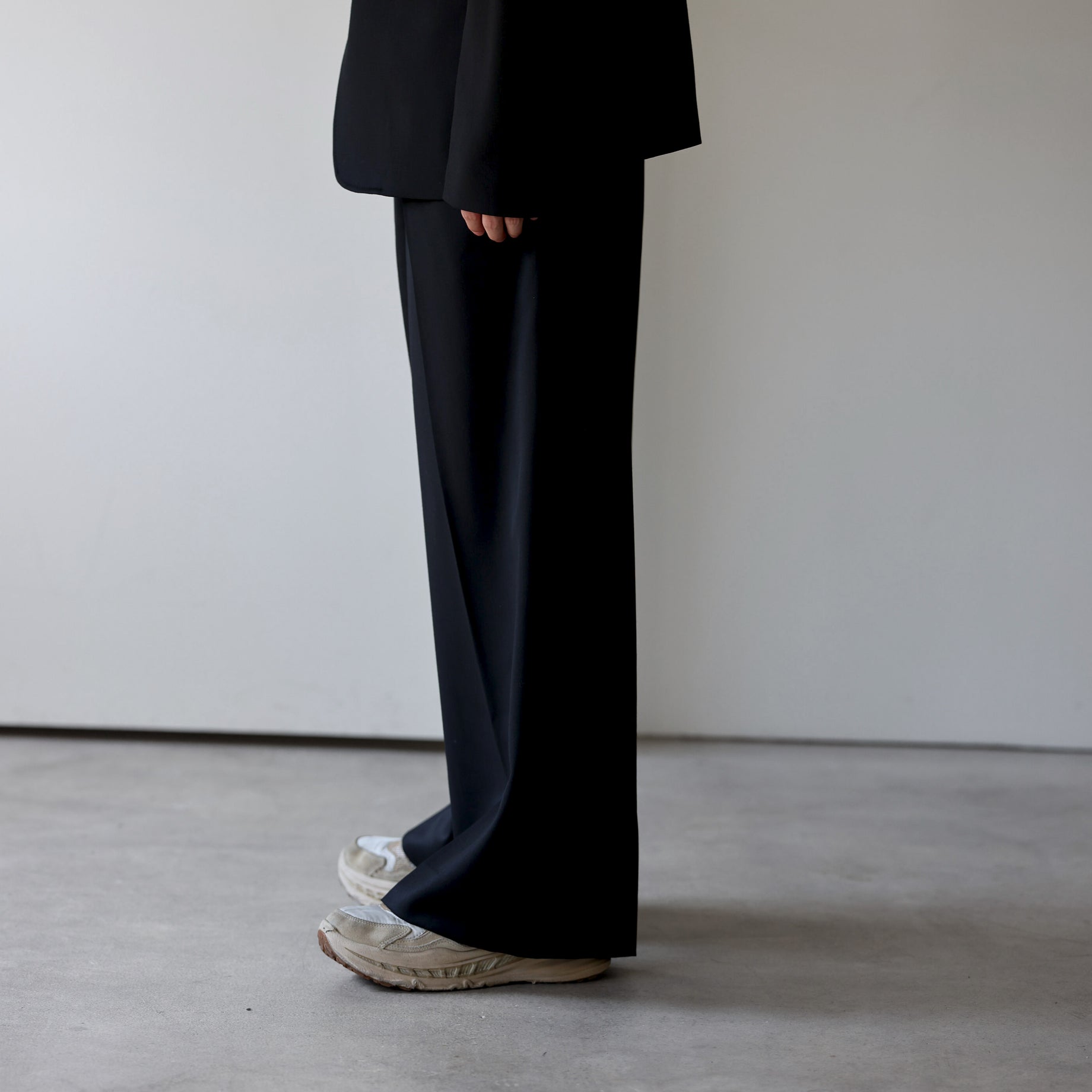 TUCKED WIDE TROUSERS（BLACK）