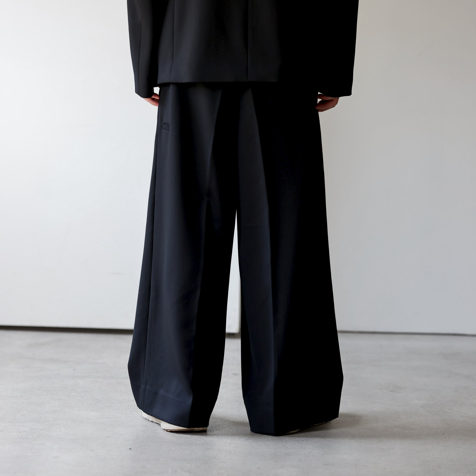 TUCKED WIDE TROUSERS（BLACK）